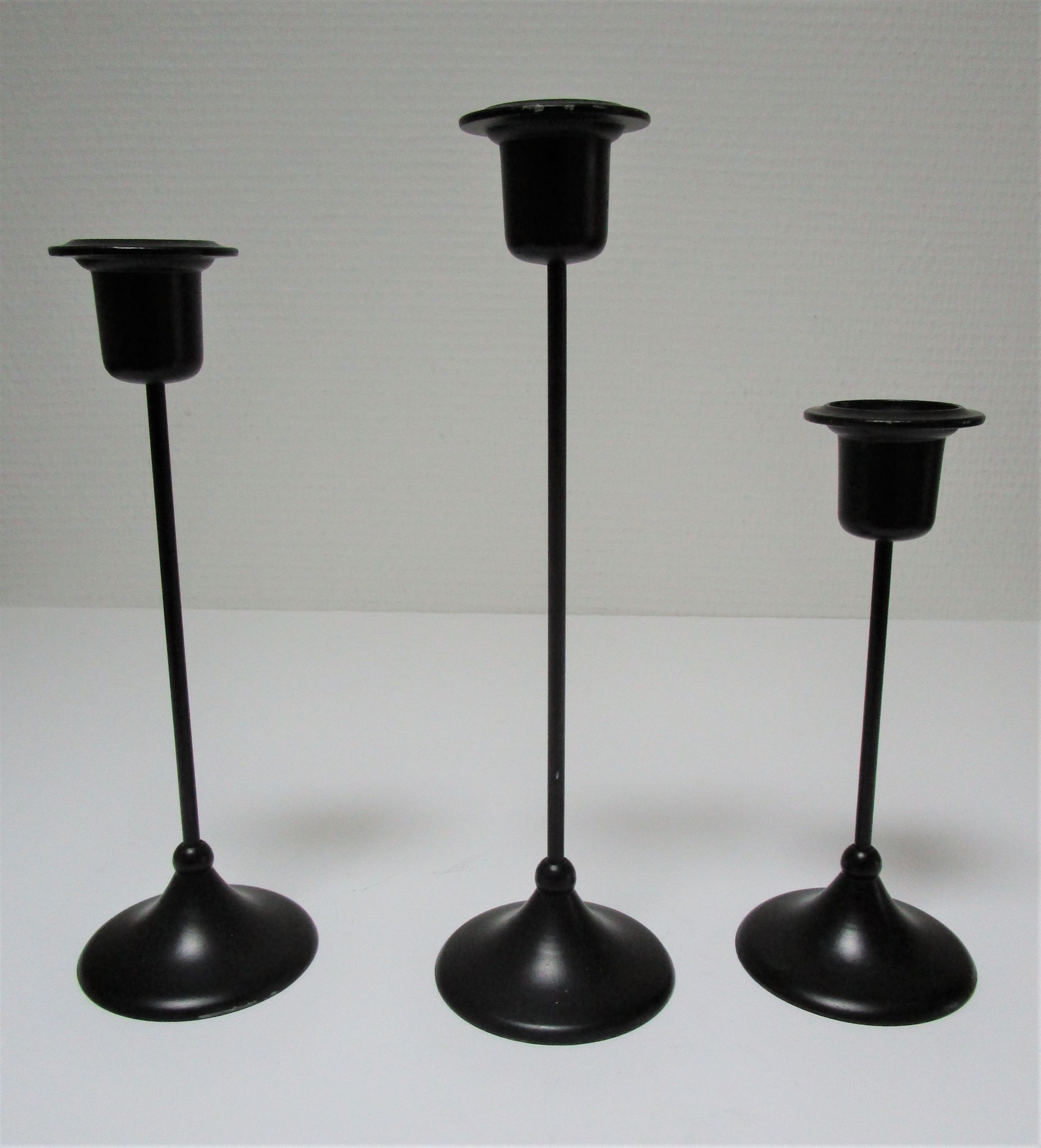 Trois bougeoirs métal laqué noir scandinaves