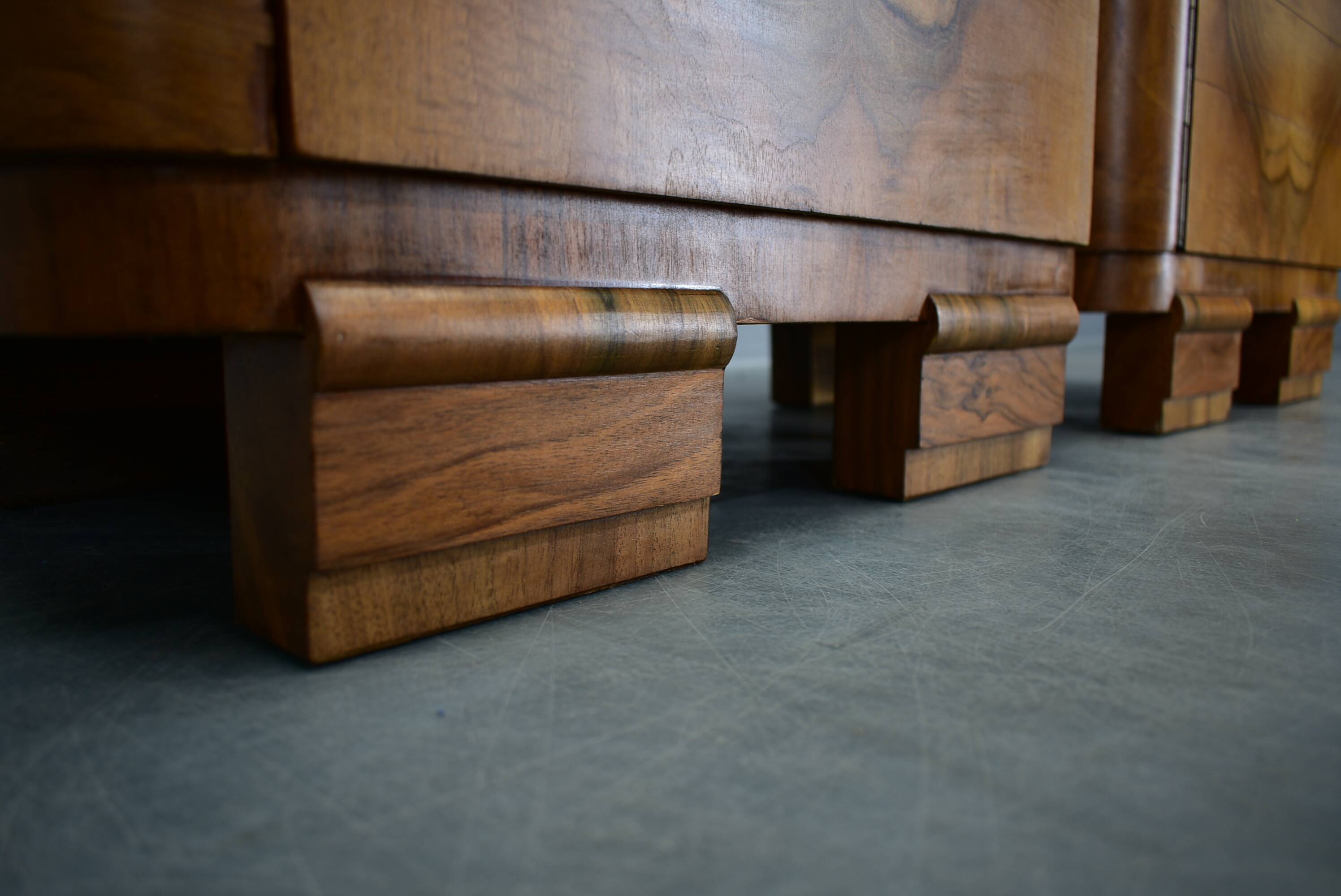 Table de chevet art déco des années 1937, Tchécoslovaquie