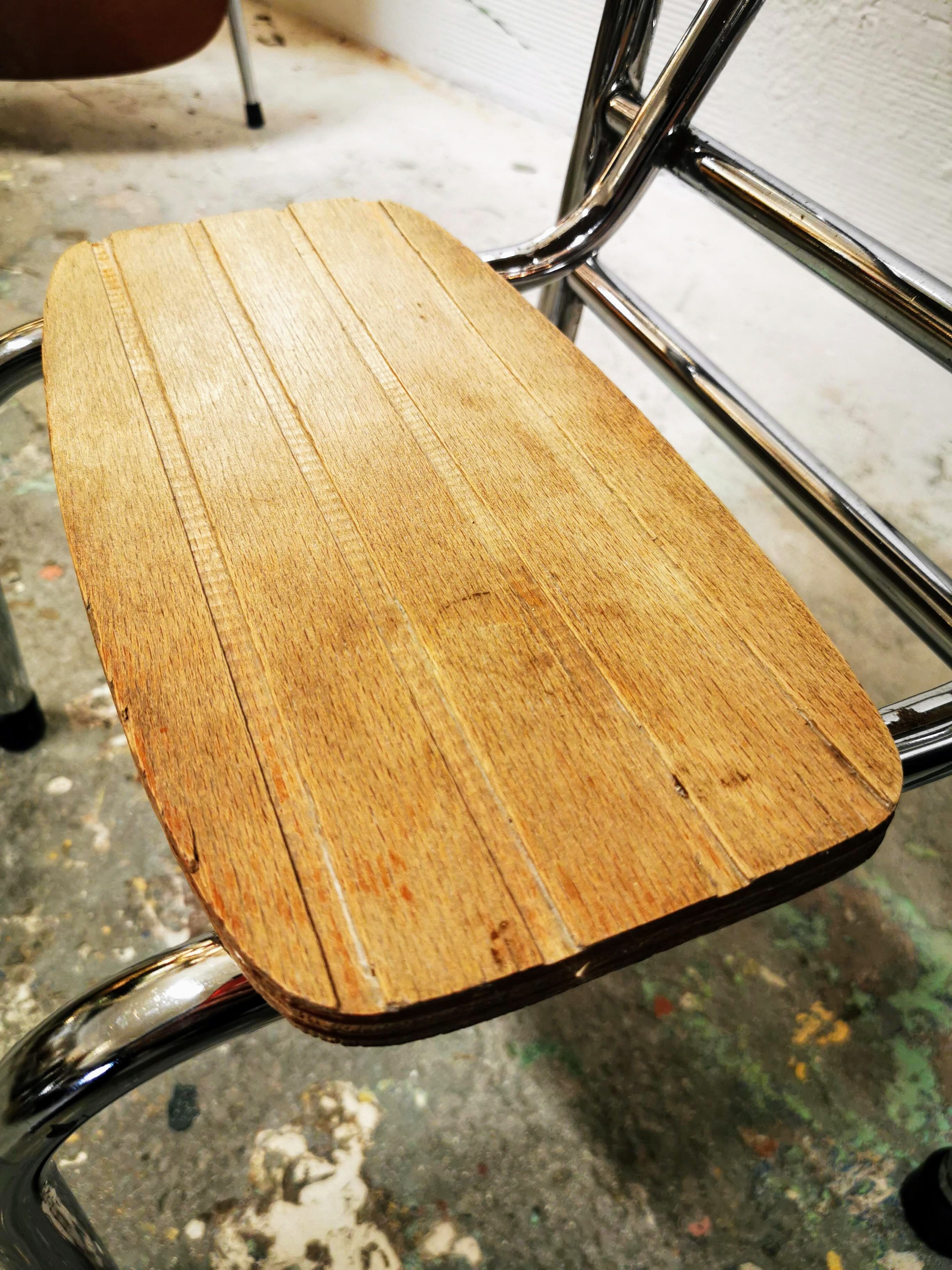 Retractable foot step ladder