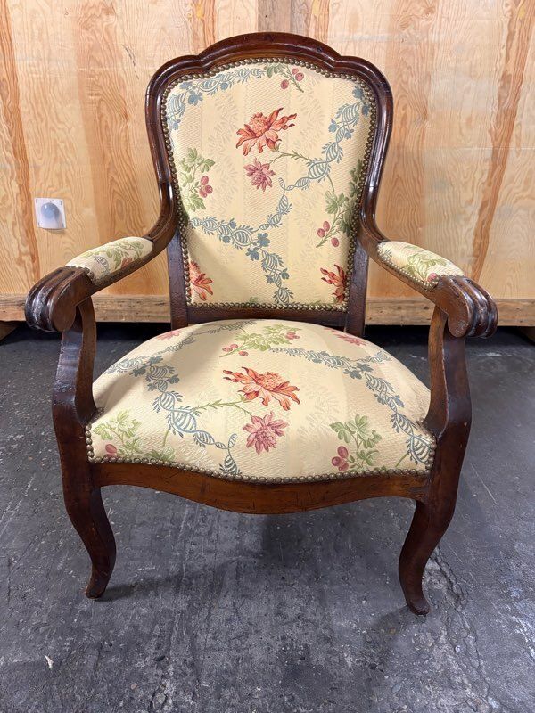 Antique Louis-Philippe style armchair in solid wood