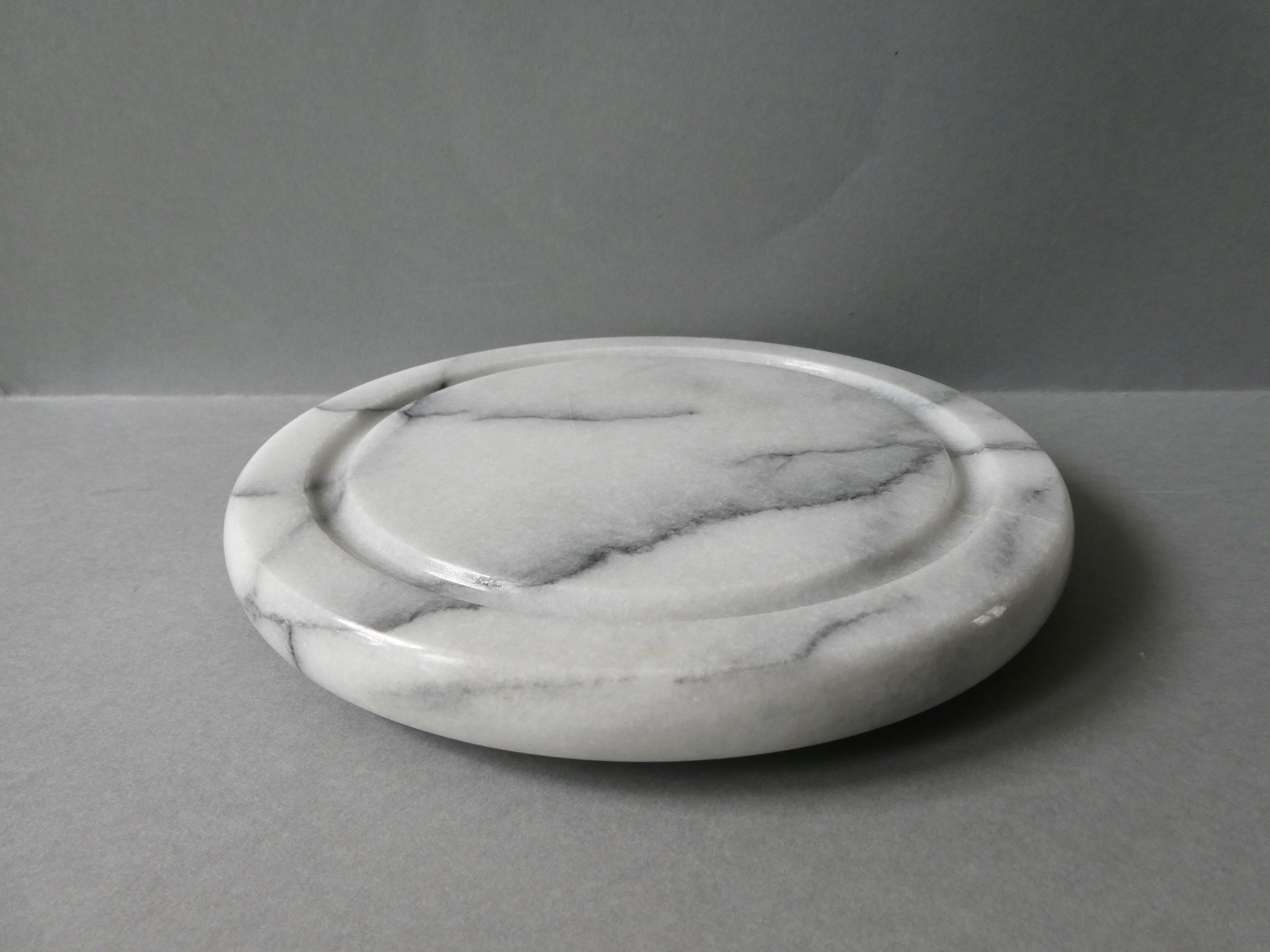 White marble table mat, grey veined