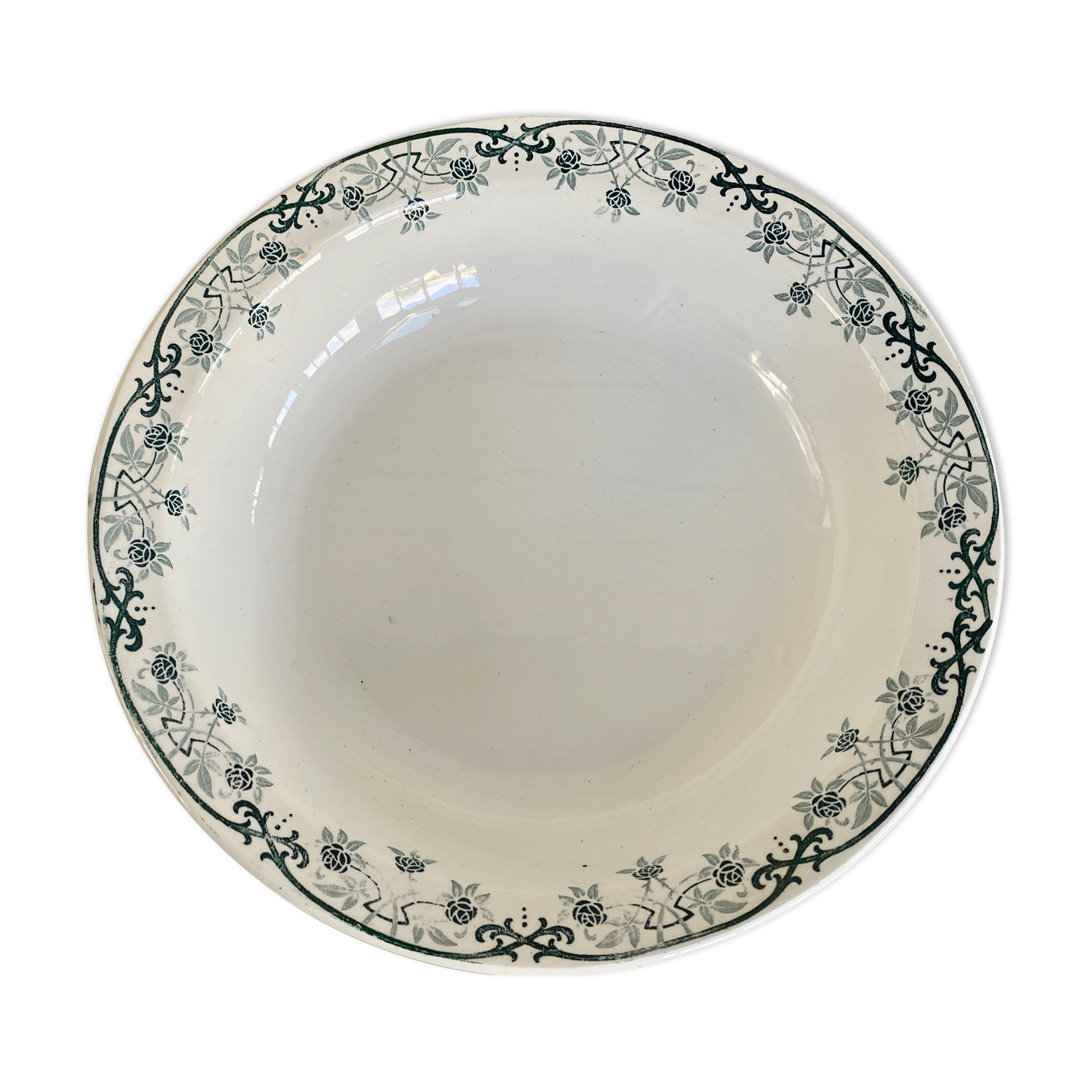 Flat hollow earthenware of St Amand