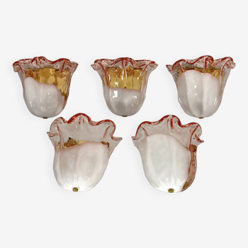 La Murrina Ensemble de cinq appliques en verre de Murano rose et blanc. Italie années 1970