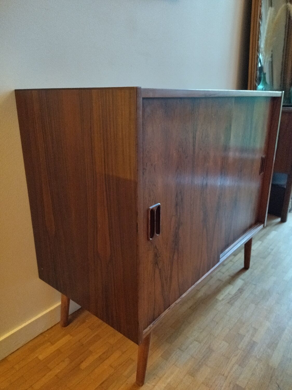 Rosewood chest of drawers