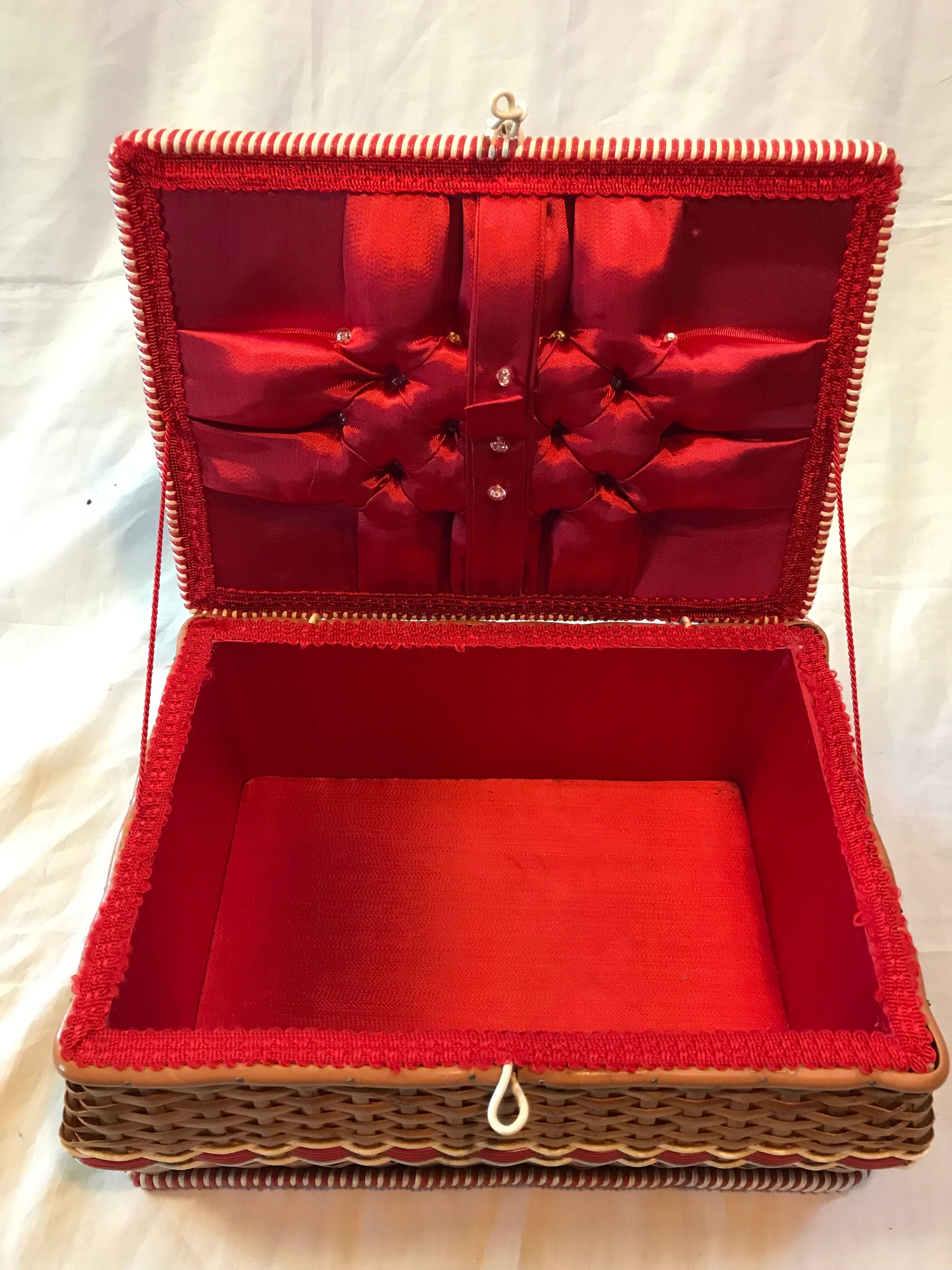 Vintage wicker and "scoubidou" box