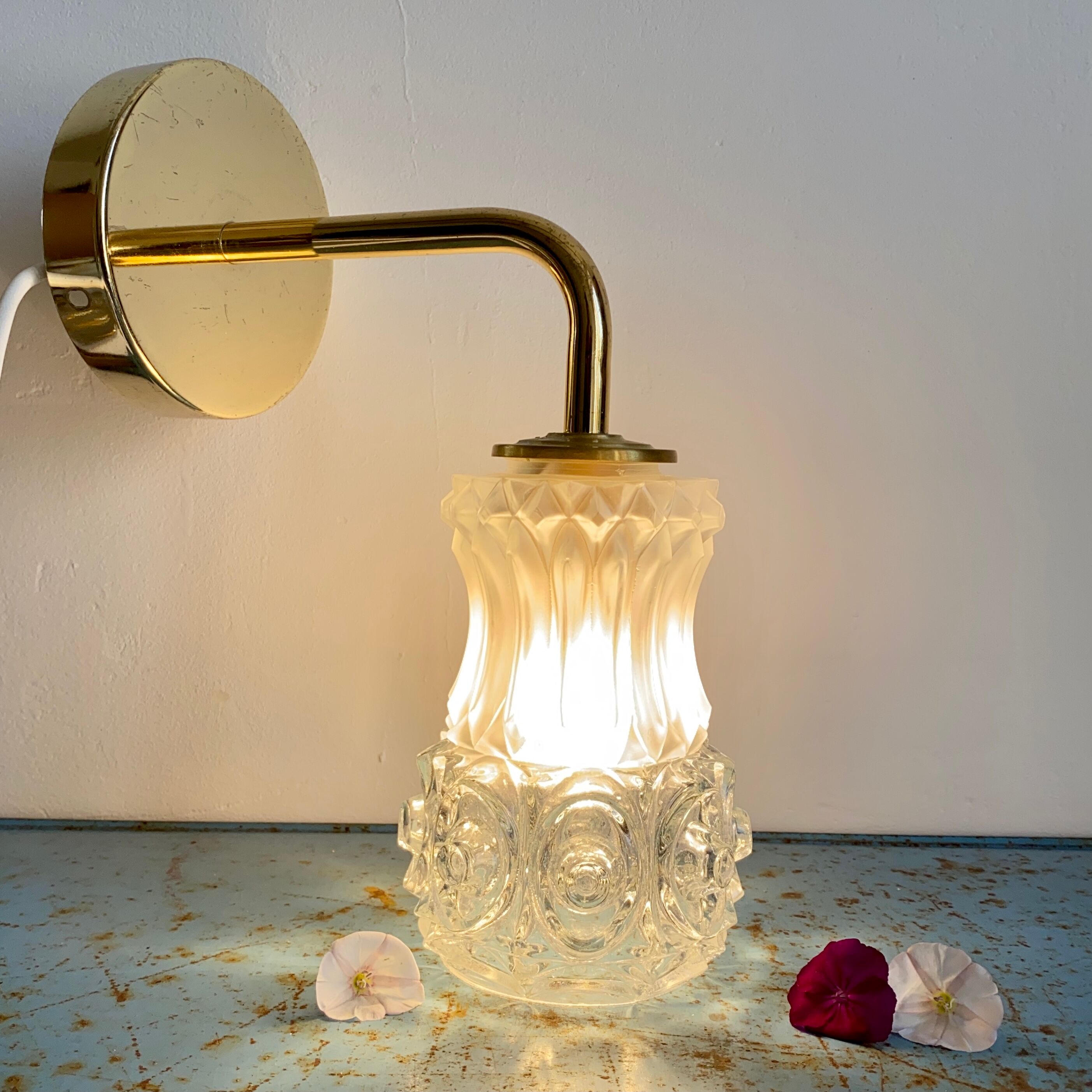 Vintage tulip wall lamp in molded glass
