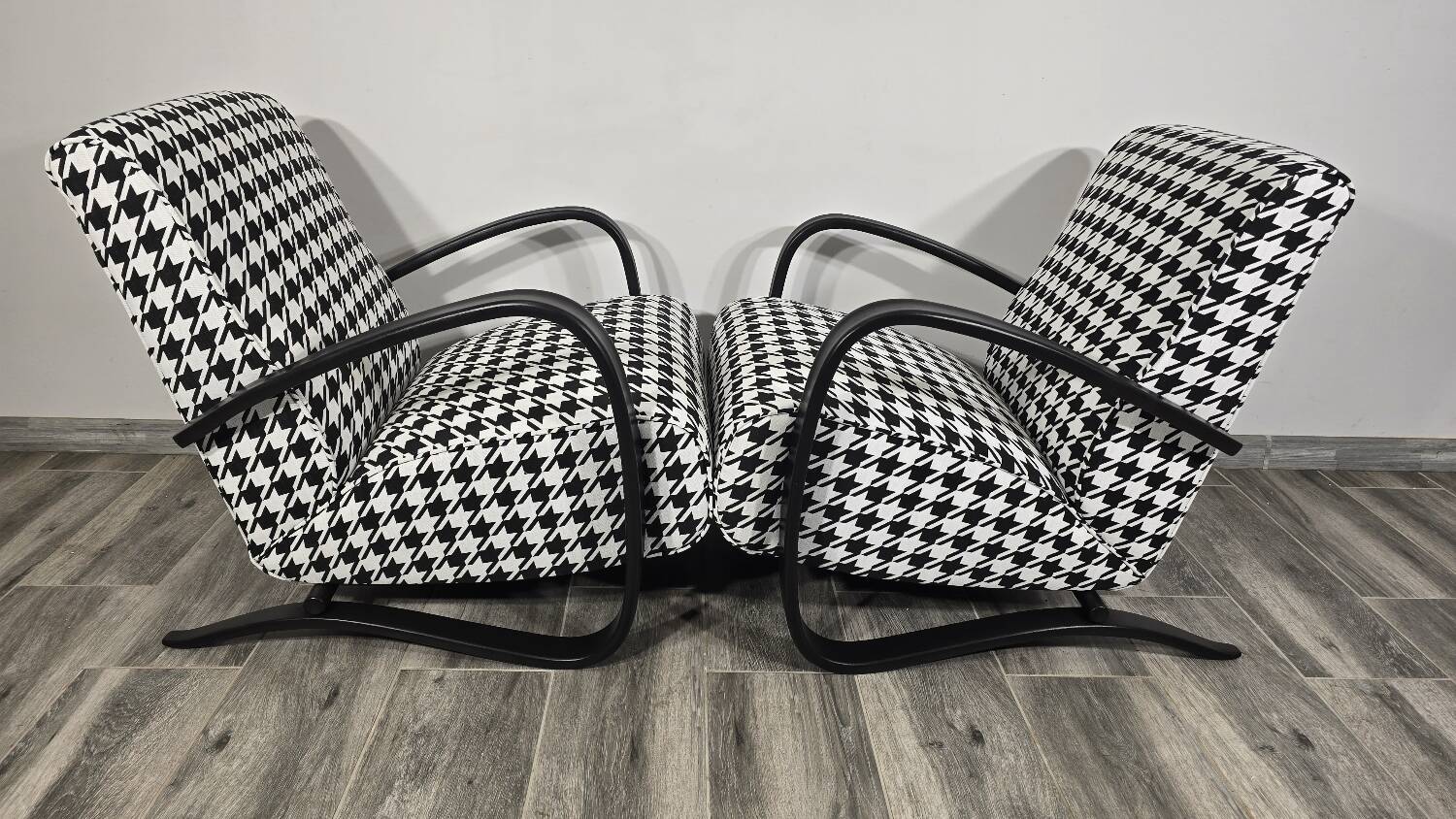 Ensemble de fauteuils H-269 par Jindřich Halabala, années 1940.