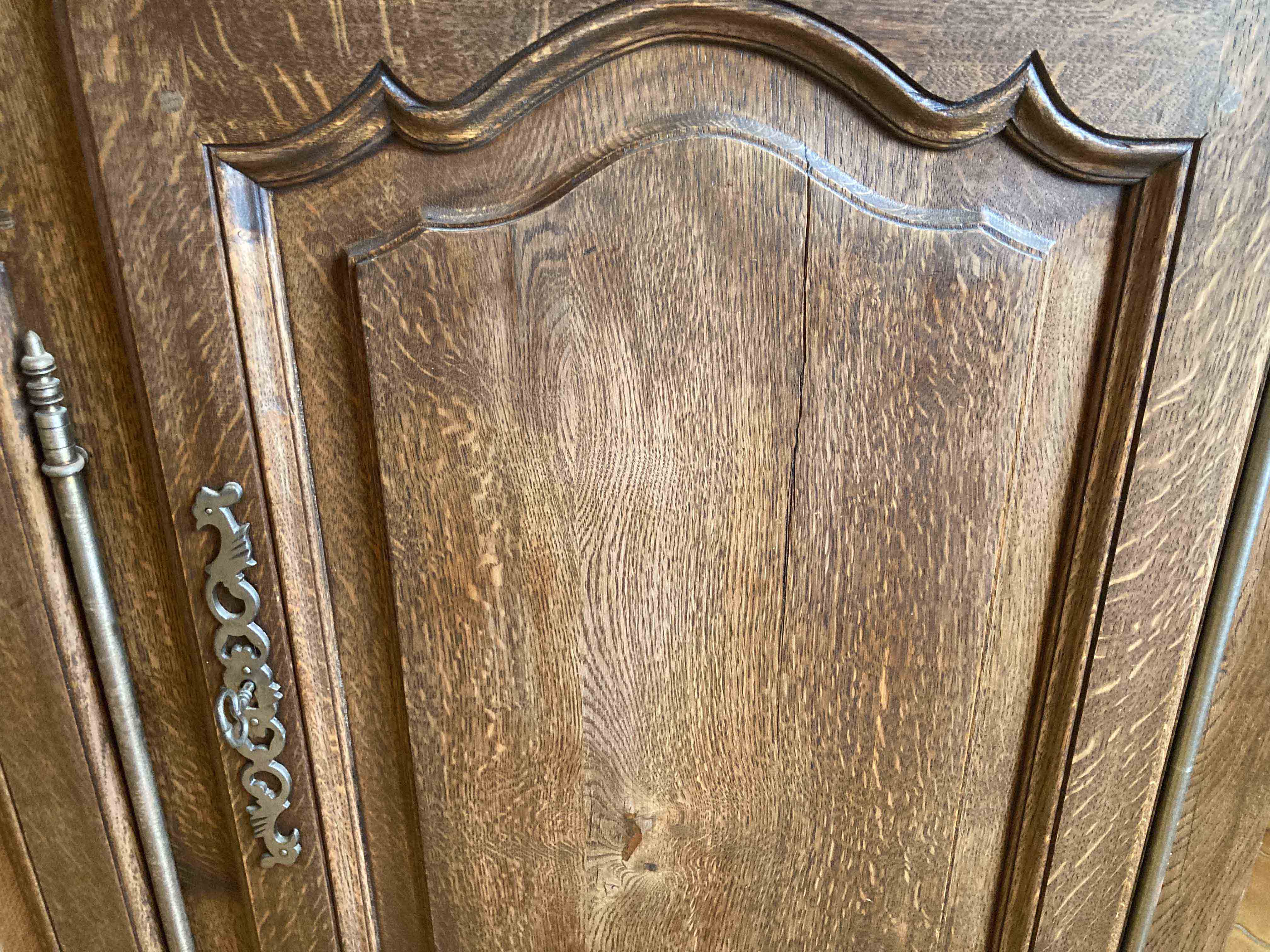 Low buffet in solid chene 4 doors