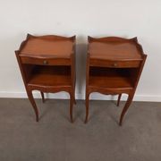 Paire de tables de chevet style Louis XV