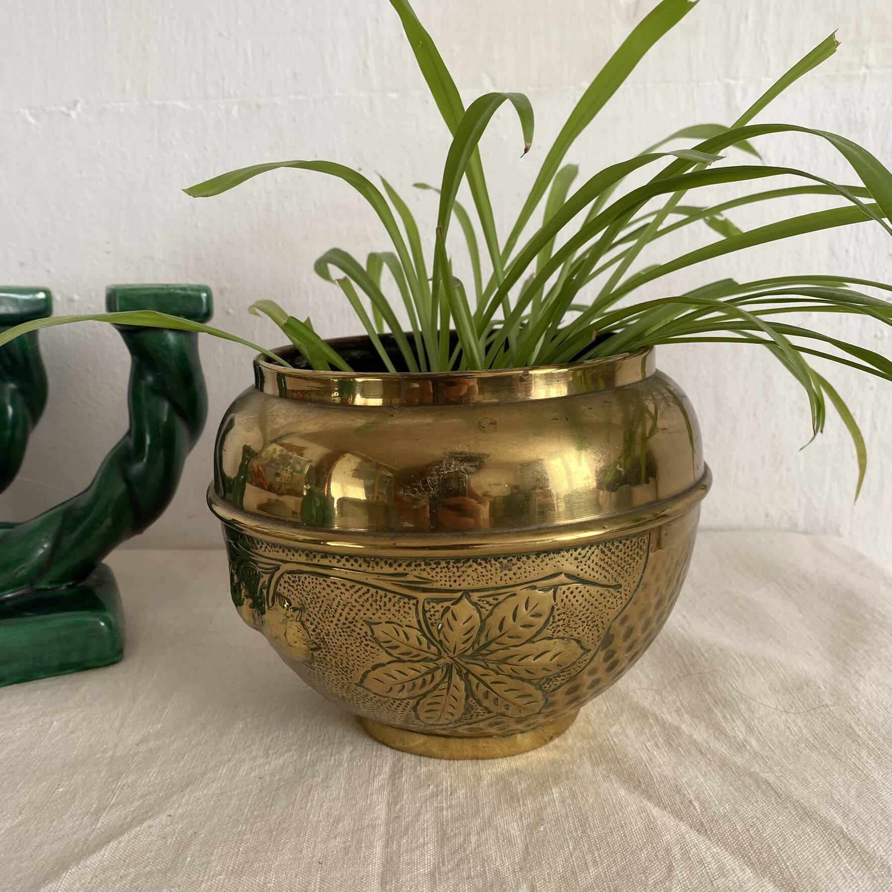 Brass cache pot Villedieu with chestnut decoration