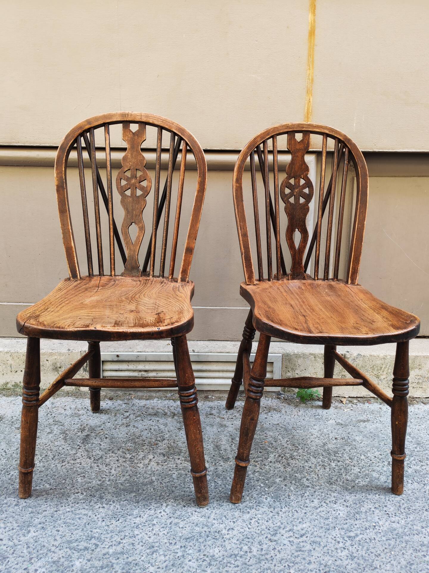 Pair of vintage Windsor chairs in solid elm