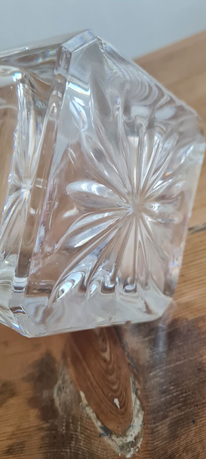 Crystal whisky decanter