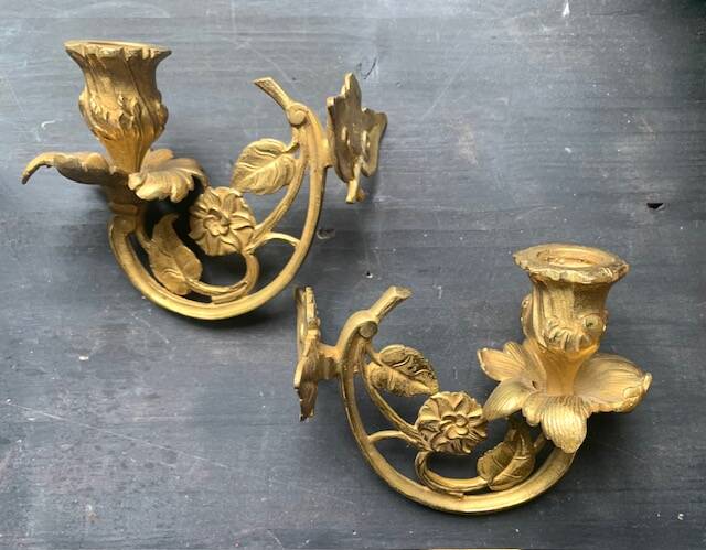 Pair of Louis XV sconces in 18th century gilded bronze