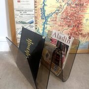 Porte revue en Plexiglas fumé Michel Dumas 