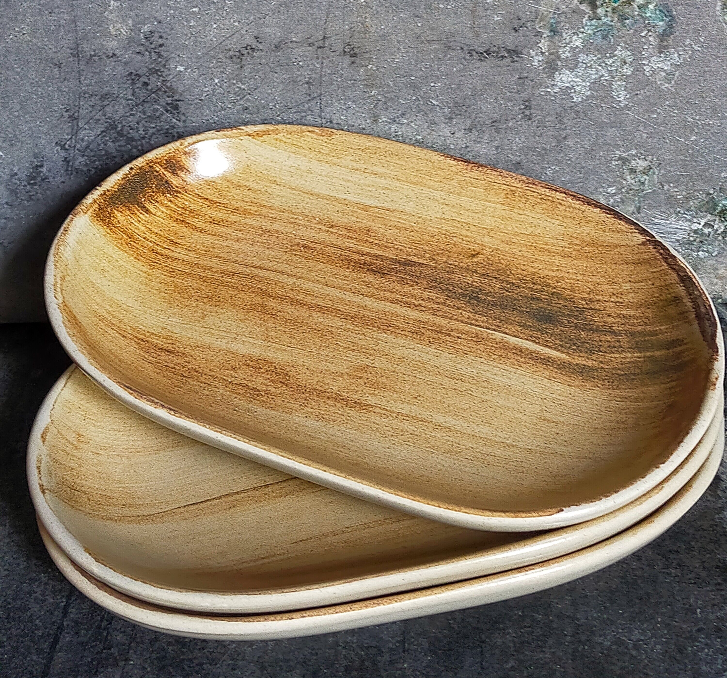 Three ceramic raviers decorated with vintage brushstrokes