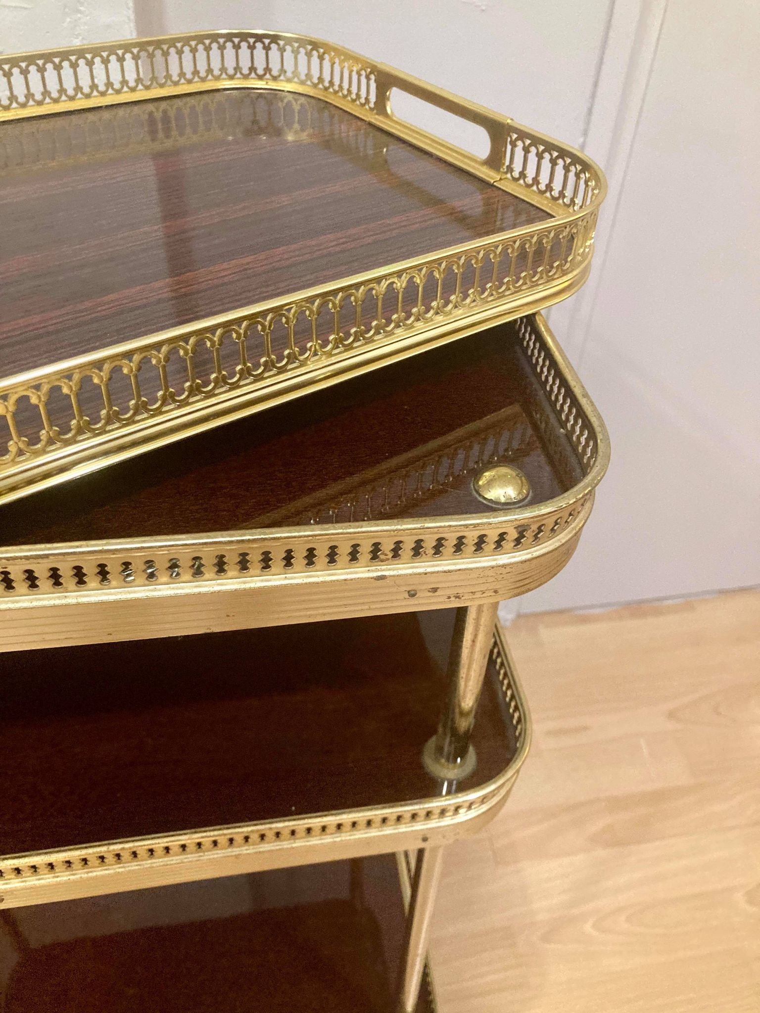 Rolling service in wood and brass