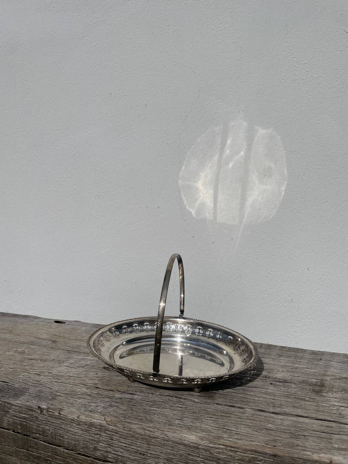 Oval dish with silver-plated metal handle