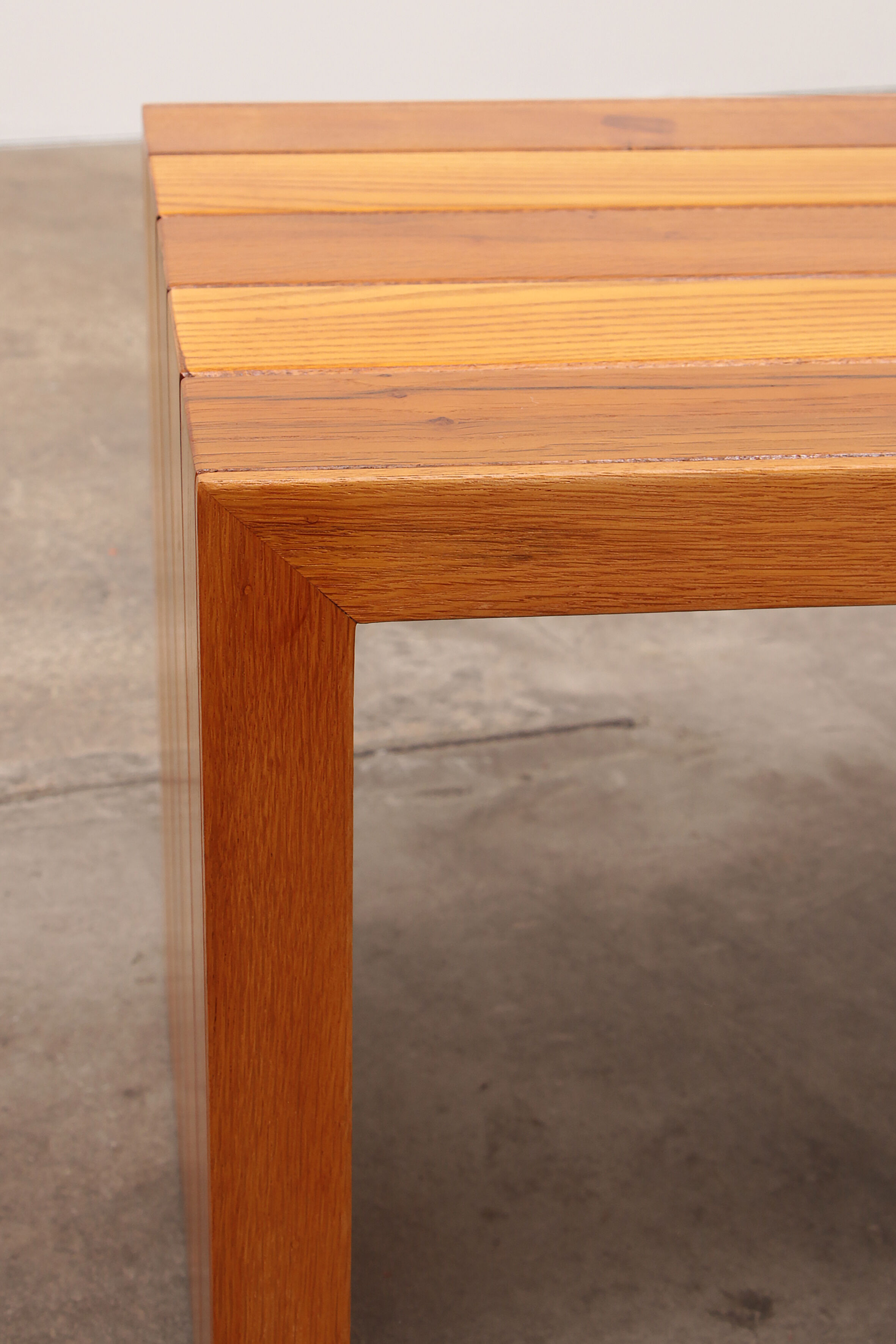 Modular beech set of two room dividers with benches, 1970 Italy