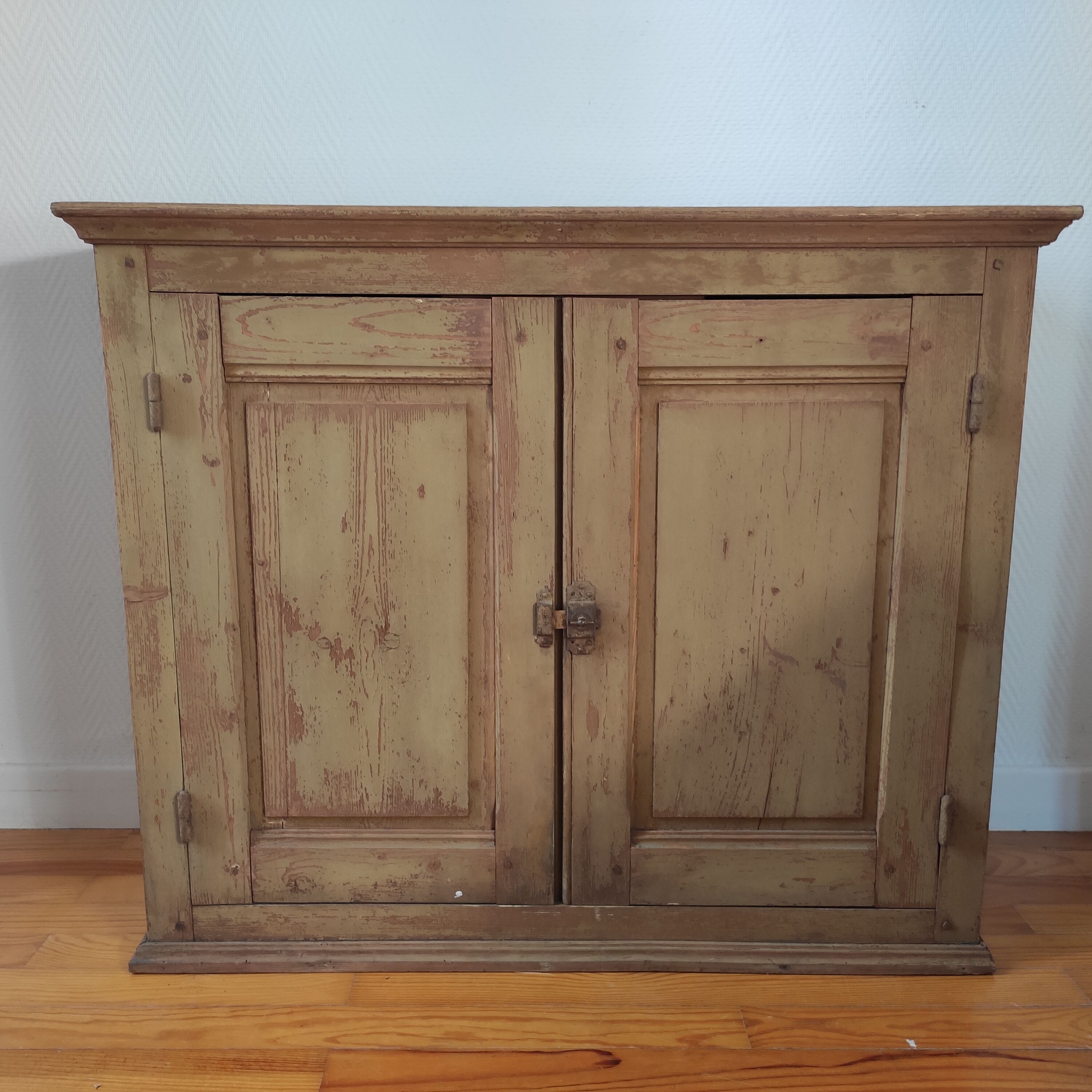 Old Parisian style buffet