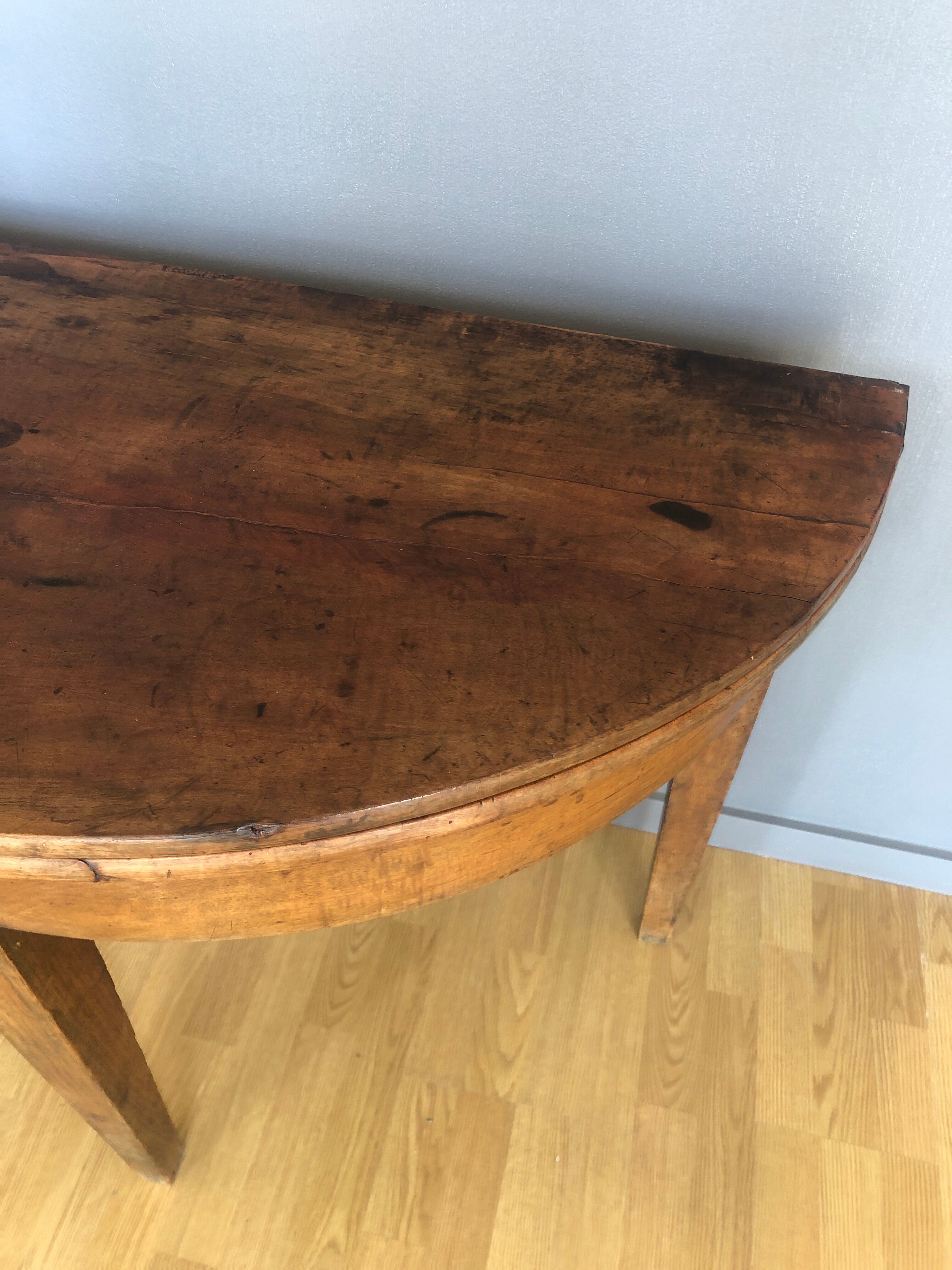 Half moon table