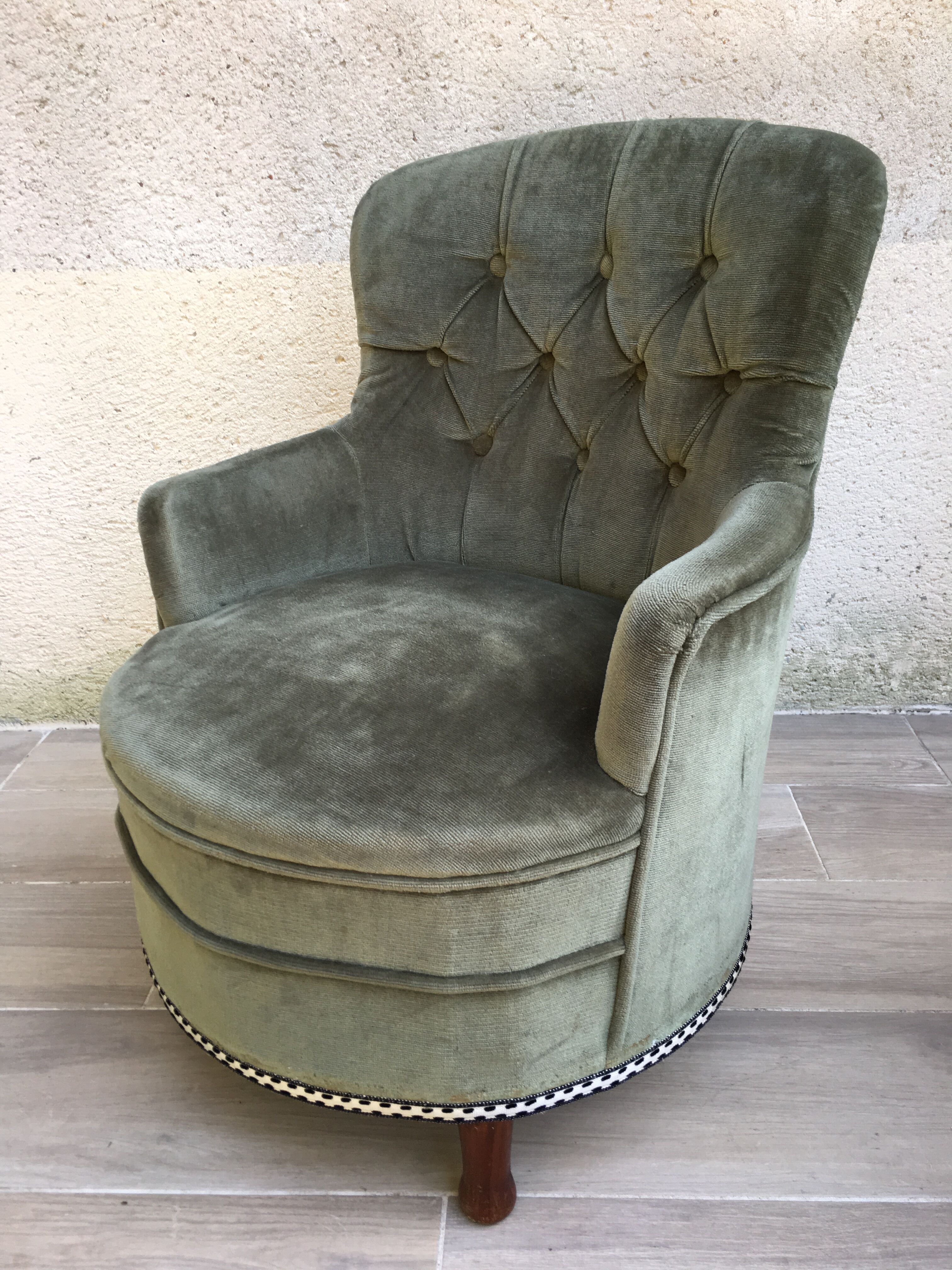 Velvet toad armchair