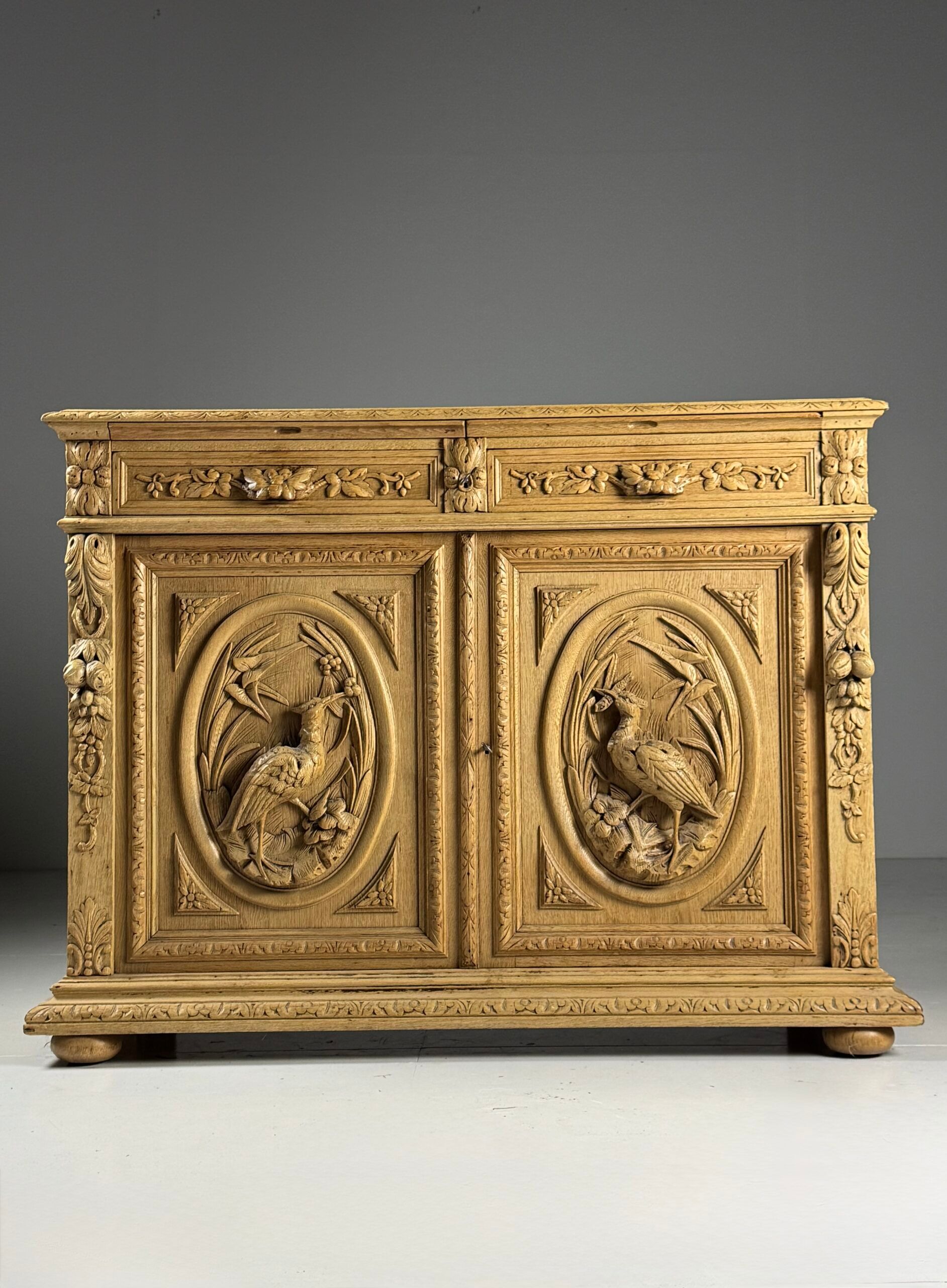 Buffet sculpté belge, 19e siècle