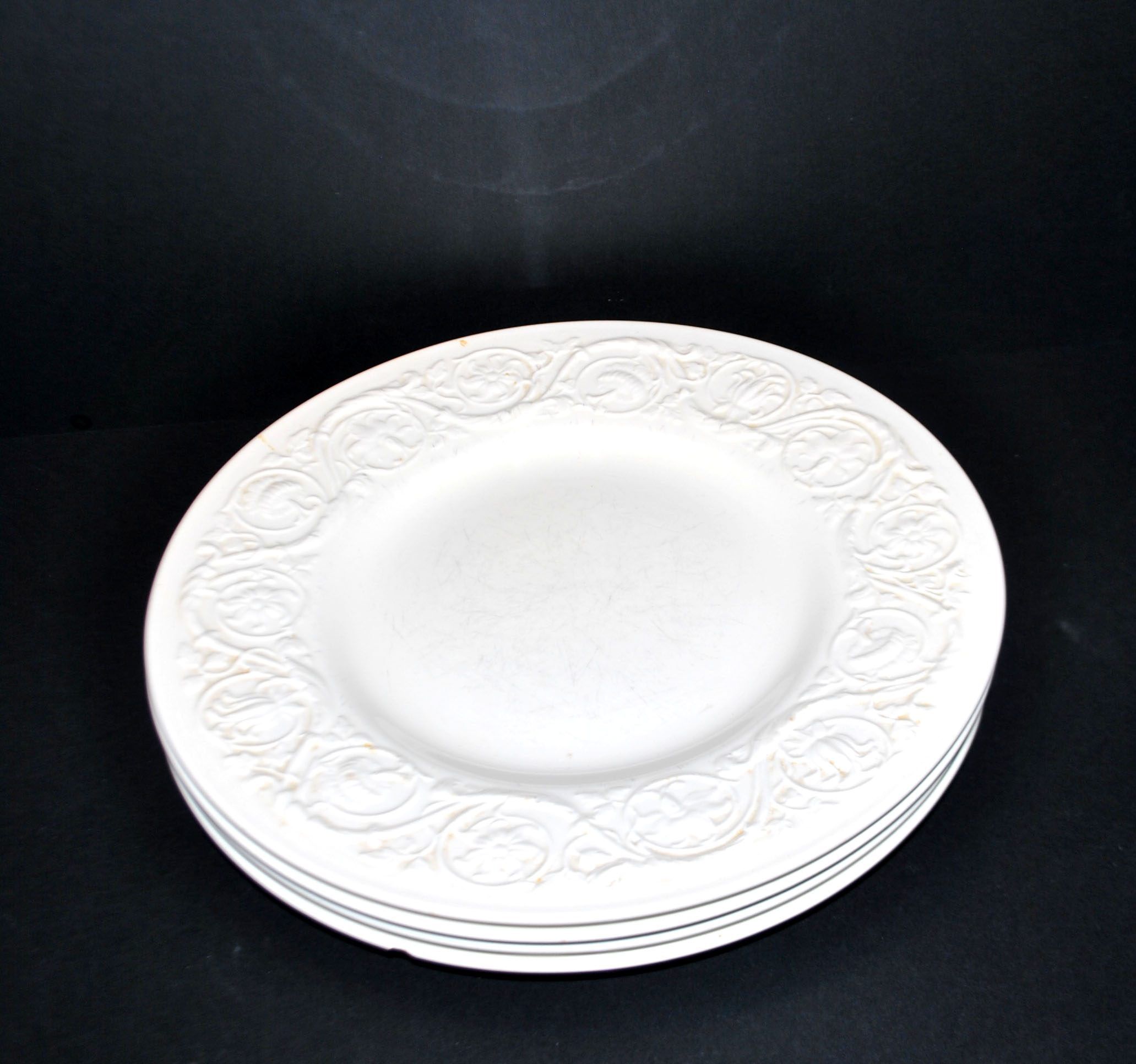 Wedgwood set of 5 Patrician garland England moulded earthenware plates 26.5 cm