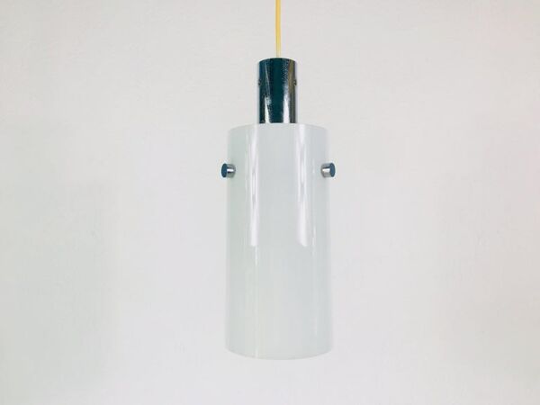 Lampe suspendue en verre opalin de Limburg 1970