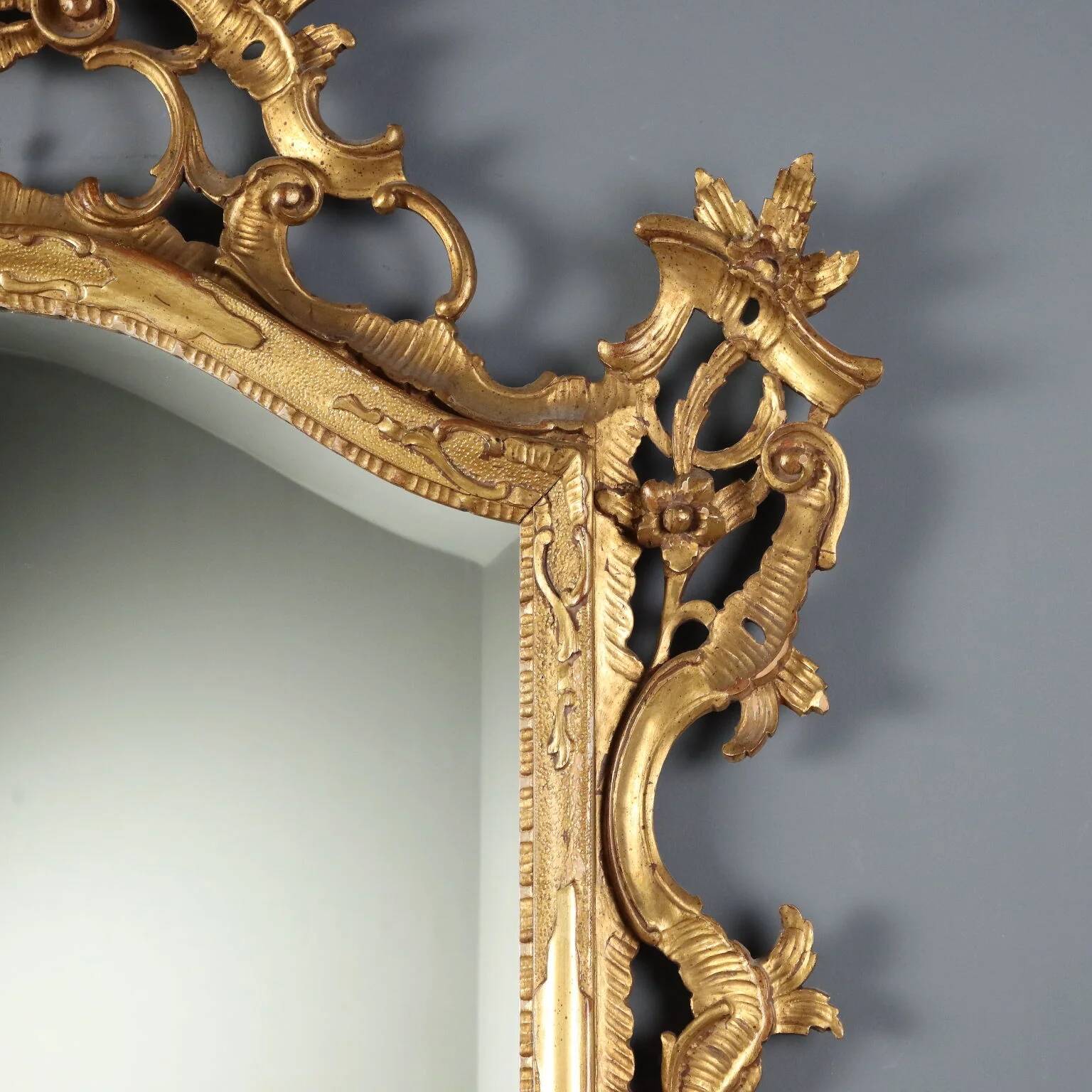 Antique baroque mirror in carved and gilded wood, Italy, 20th century