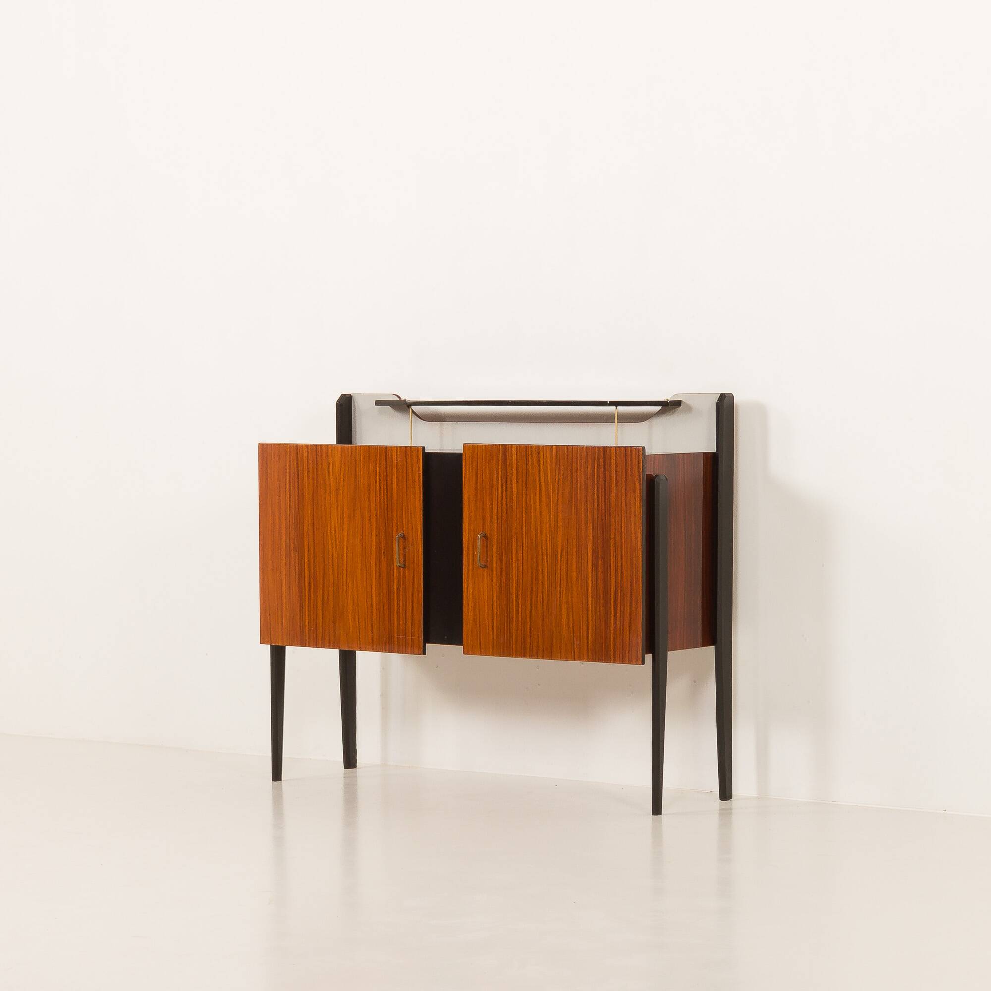 Italian vintage credenza in the style of Vittorio Dassi, 1950s