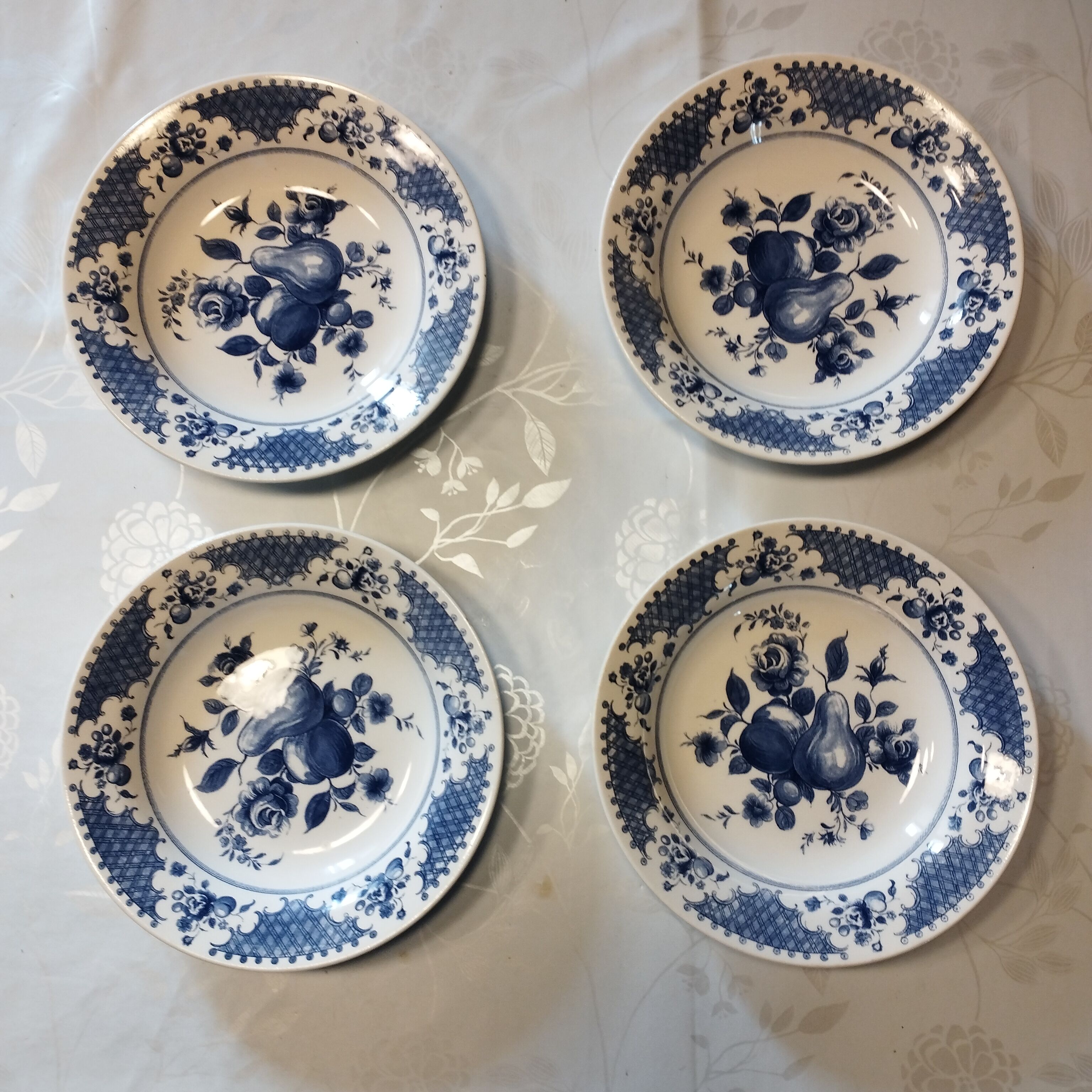 lot of 4 old hollow porcelain plates Oxford blue décor - patterns: fruits and flowers