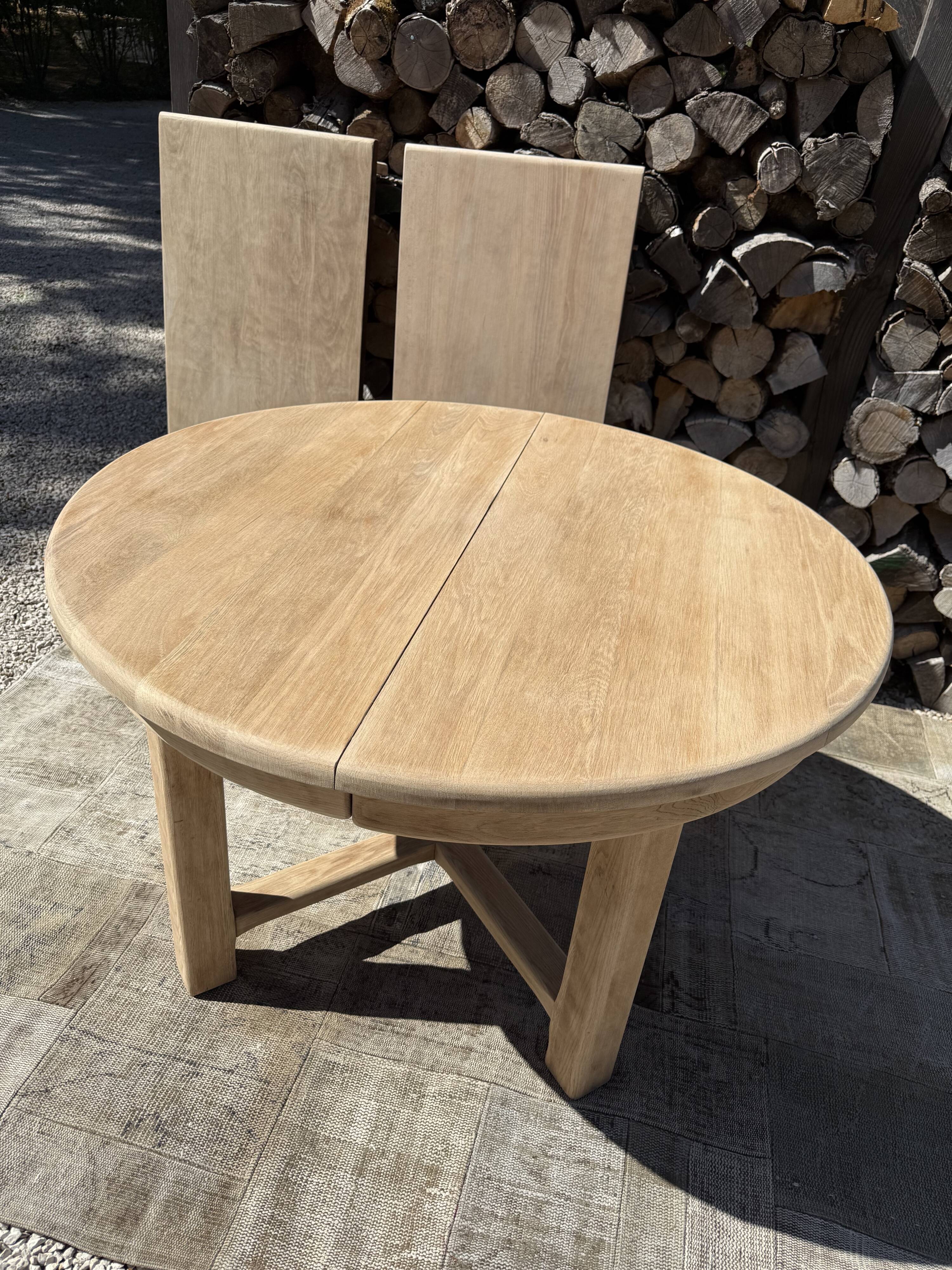 Round solid oak table with extensions, maximum 220cm.