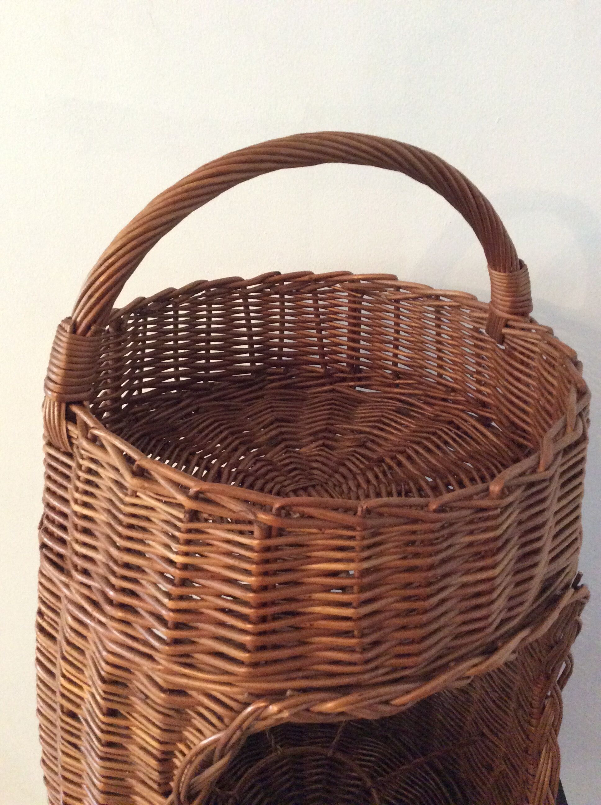 Vintage bar from the 70s in rattan and wicker