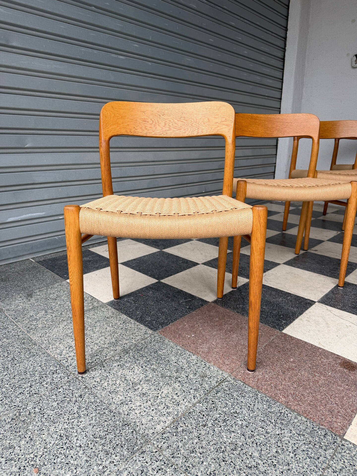Set of 4 Møller 75 chairs in oak