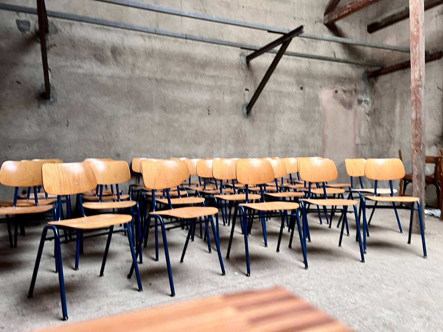 Stackable school chair 32