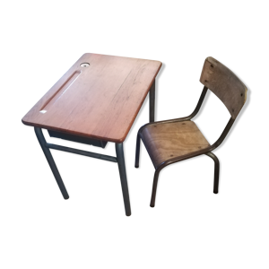bureau et chaise d'école