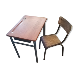 Bureau et chaise d'école
