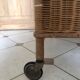 Lit pour bébé vintage en rotin