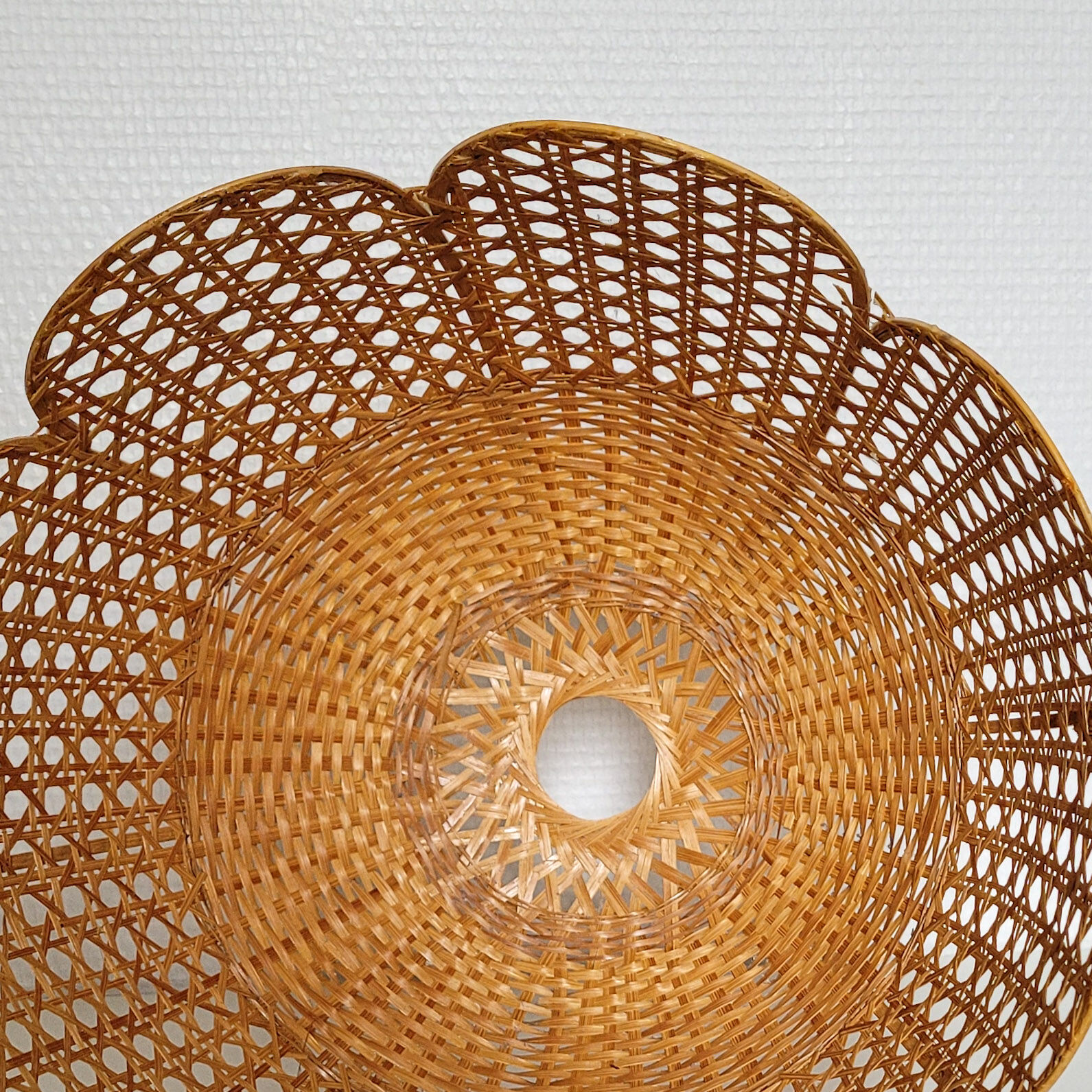 Vintage canned flower suspension