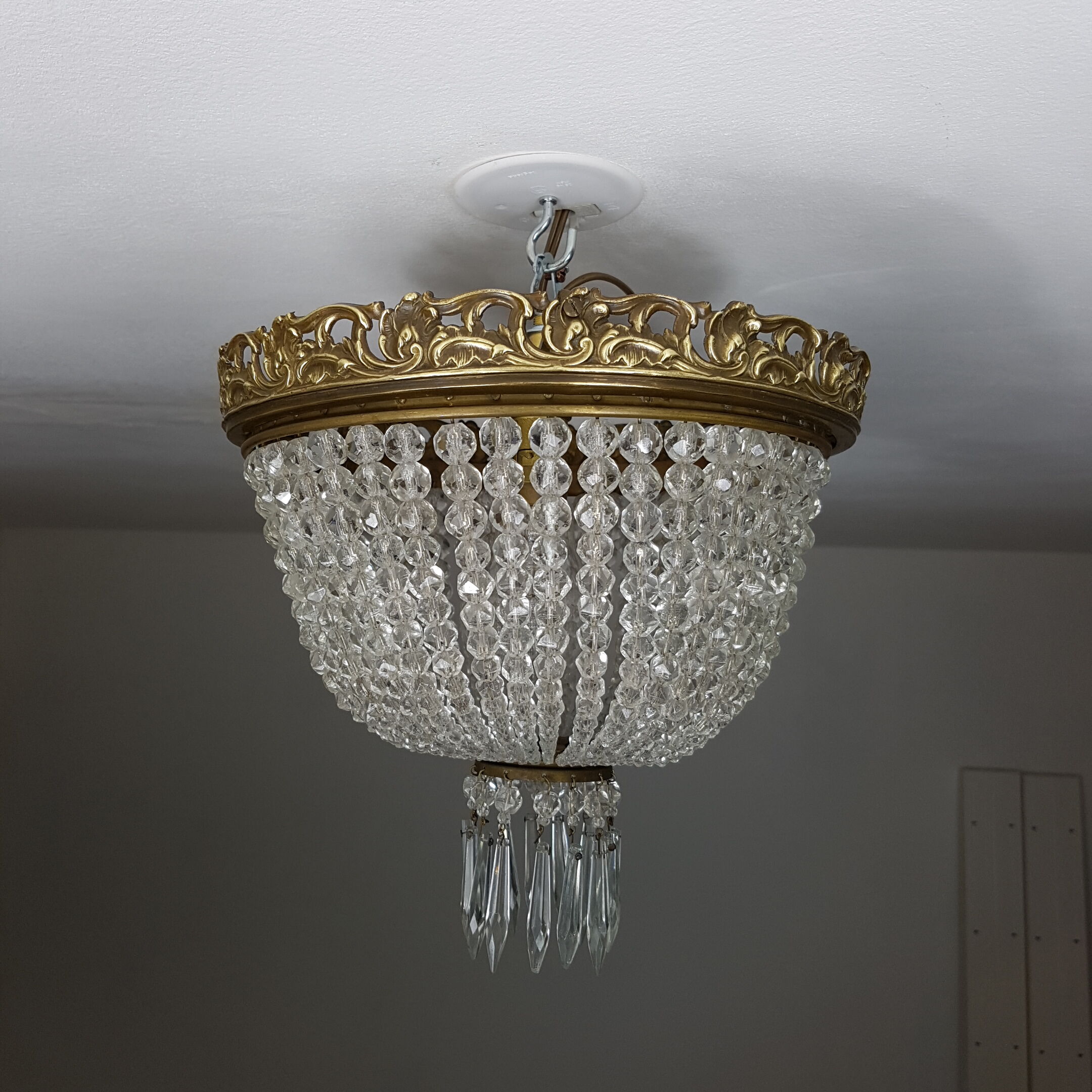 Ceiling light trash pearls and Crystal pendants