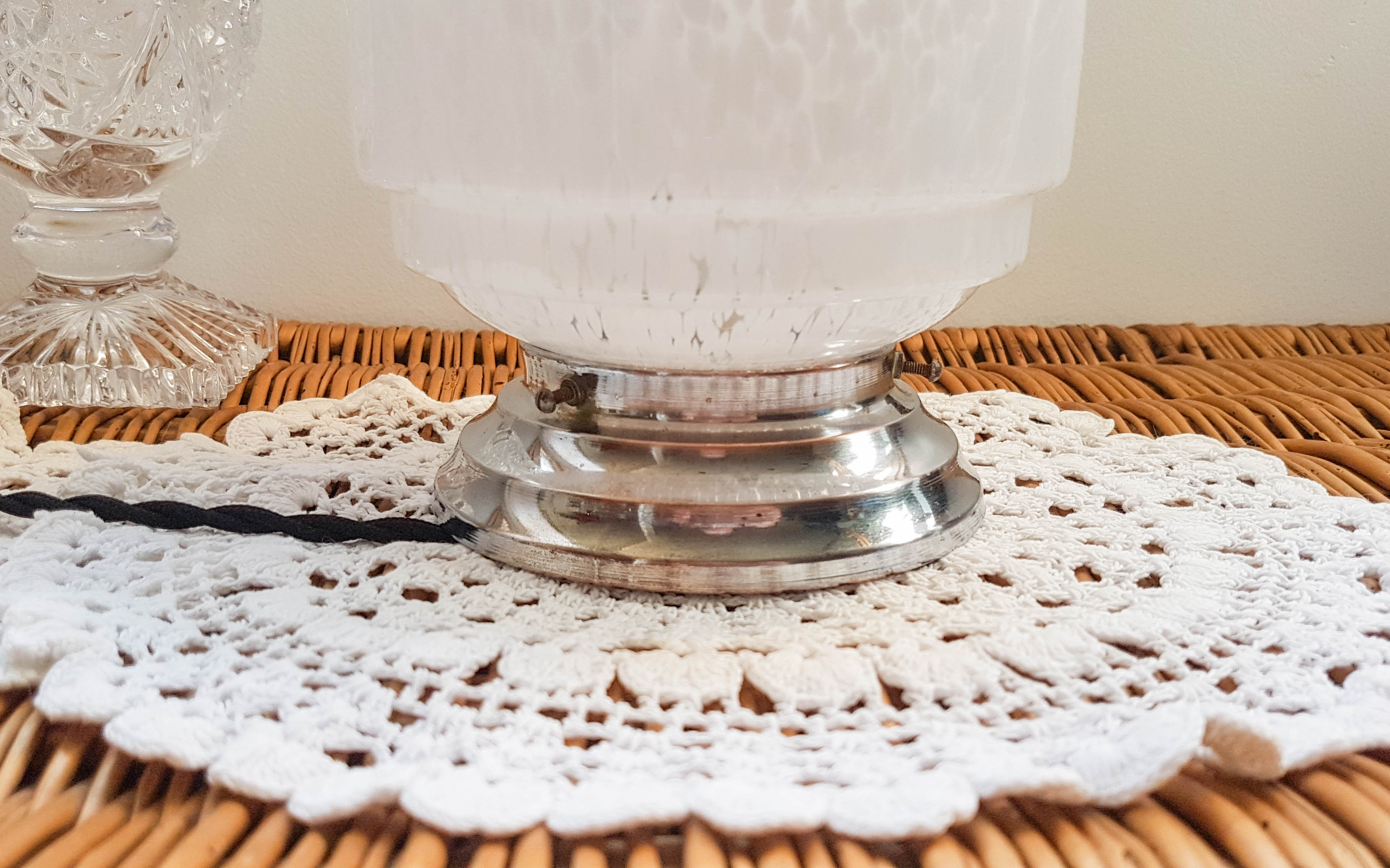 Lamp to lay vintage opaline white Clichy glass