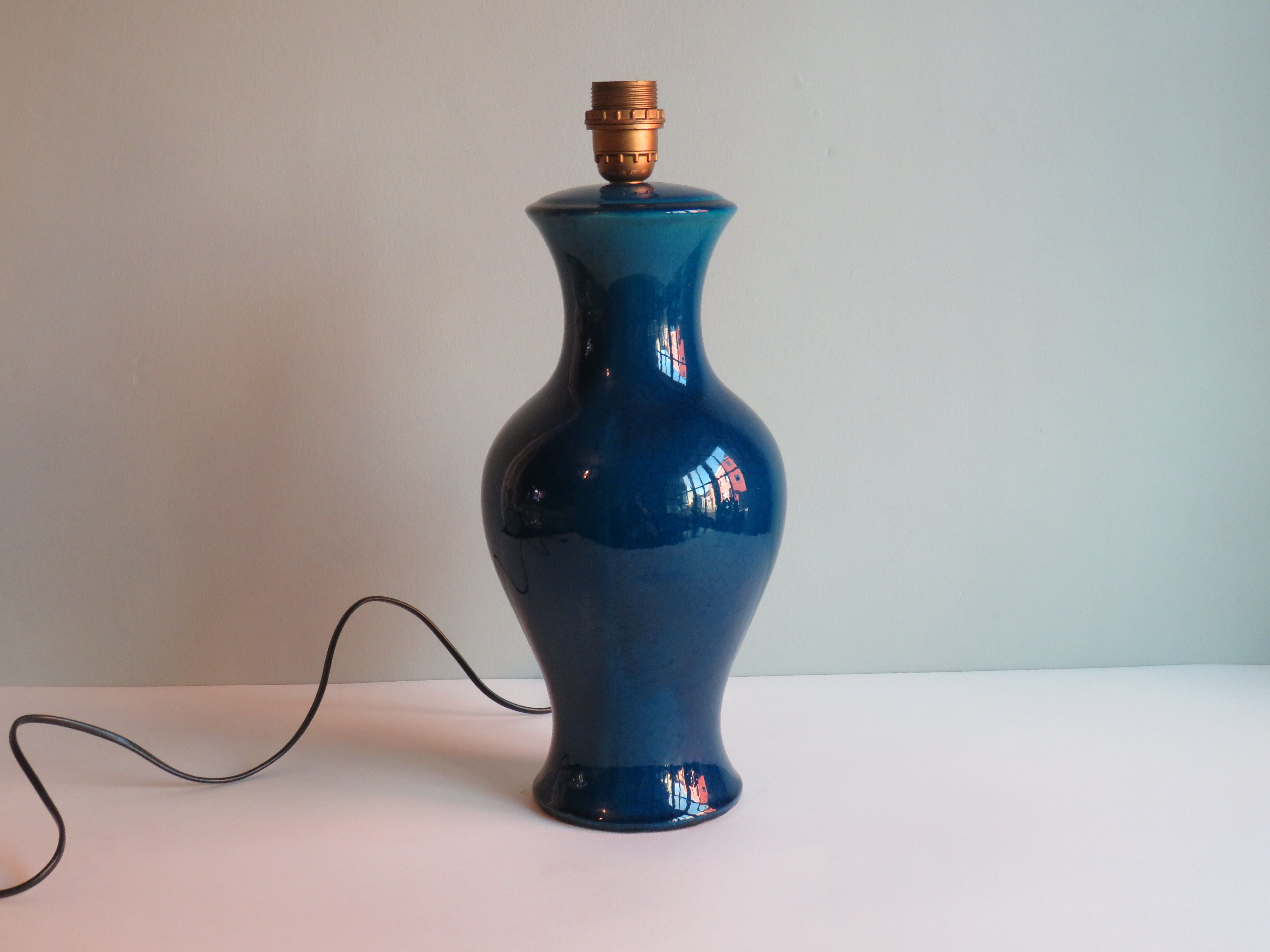Lampe de table en céramique bleue France 1970