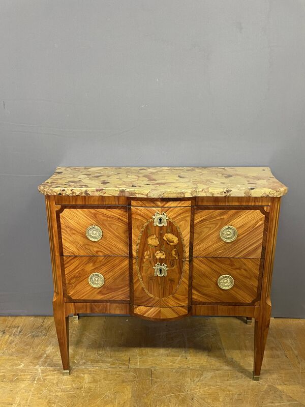 Commode transition à ressaut central vers 1880