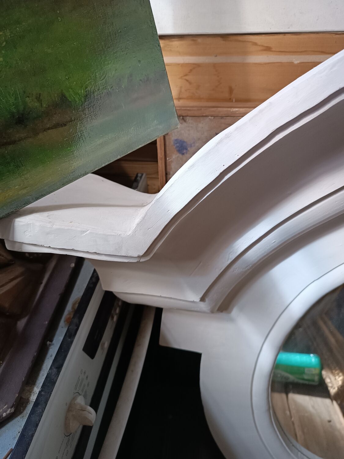 Mirror bull's eye in plaster