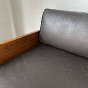 Fauteuil moderniste bois exotique et cuir
