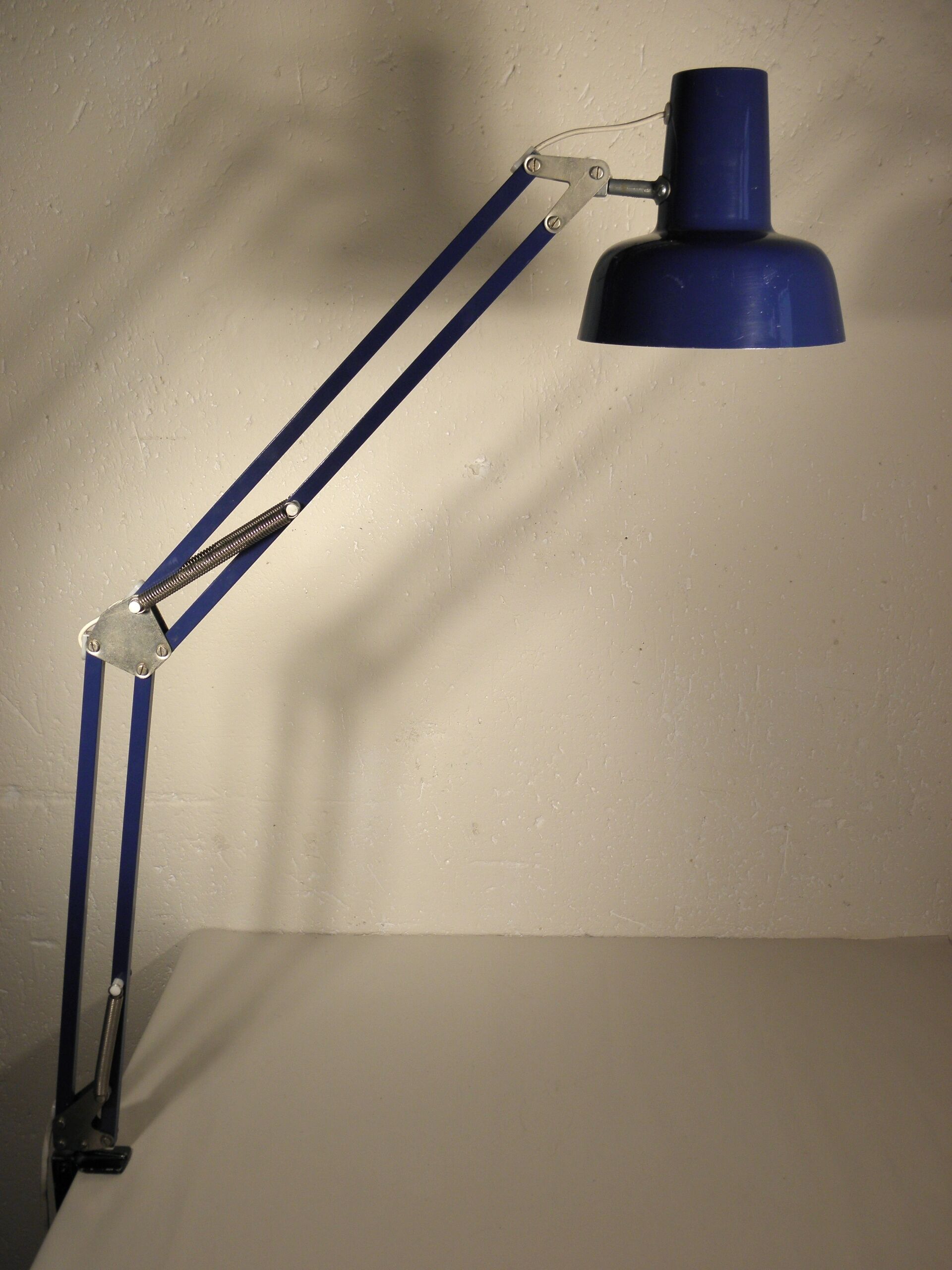 Architect's lamp in blue metal