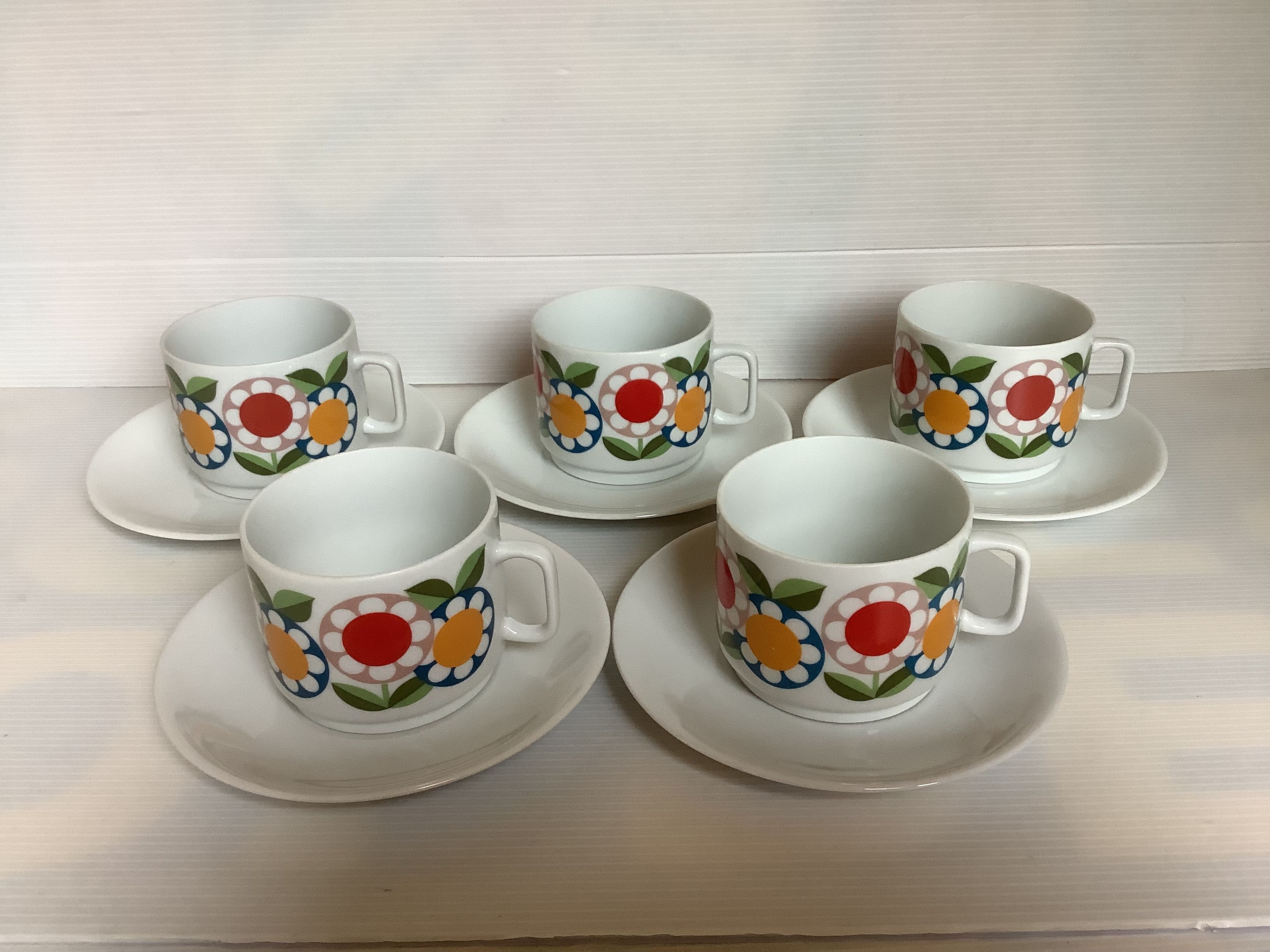 Five large bavaria flower cups with five sub-cups