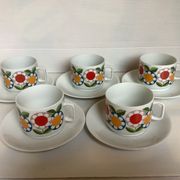 Cinq grandes tasses à fleurs bavaria avec cinq sous tasses