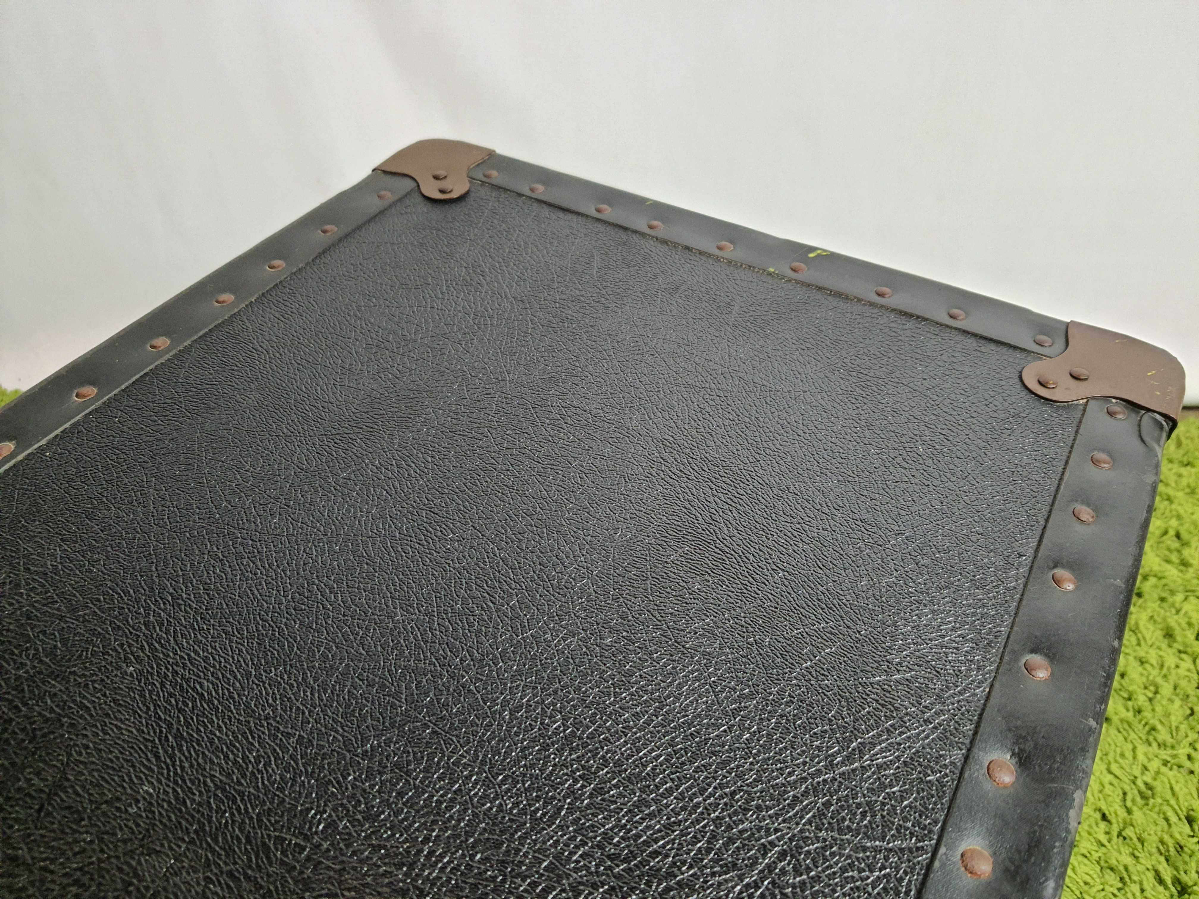 Old black black gold ironing