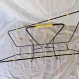 Black metal magazine rack with yellow scoubidou thread